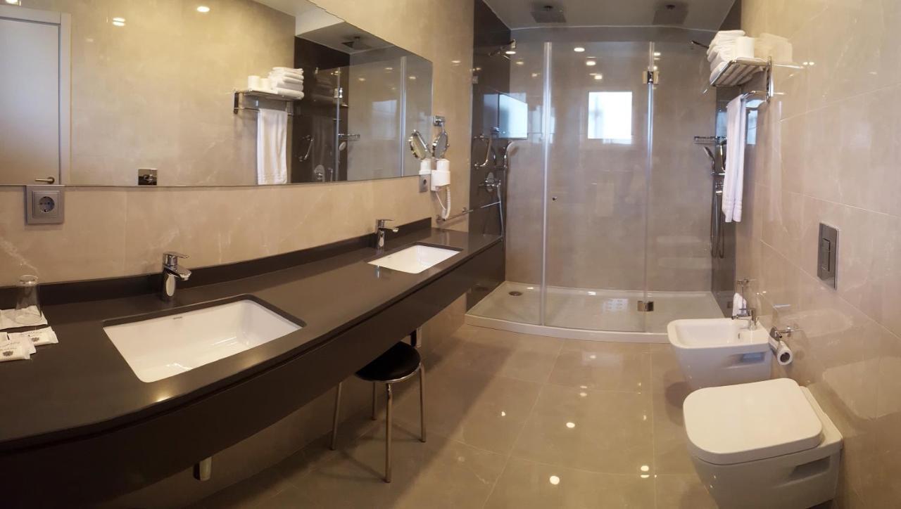 Deluxe Suite with Terrace and Sanctuary View