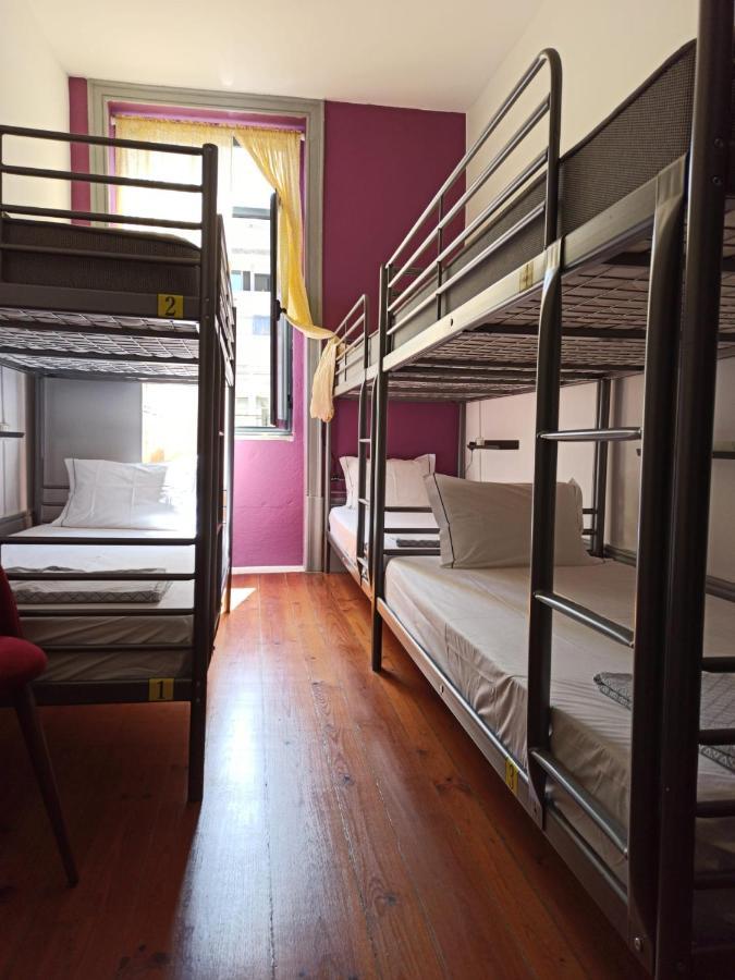 Cama em Dormitório Misto com 6 Camas