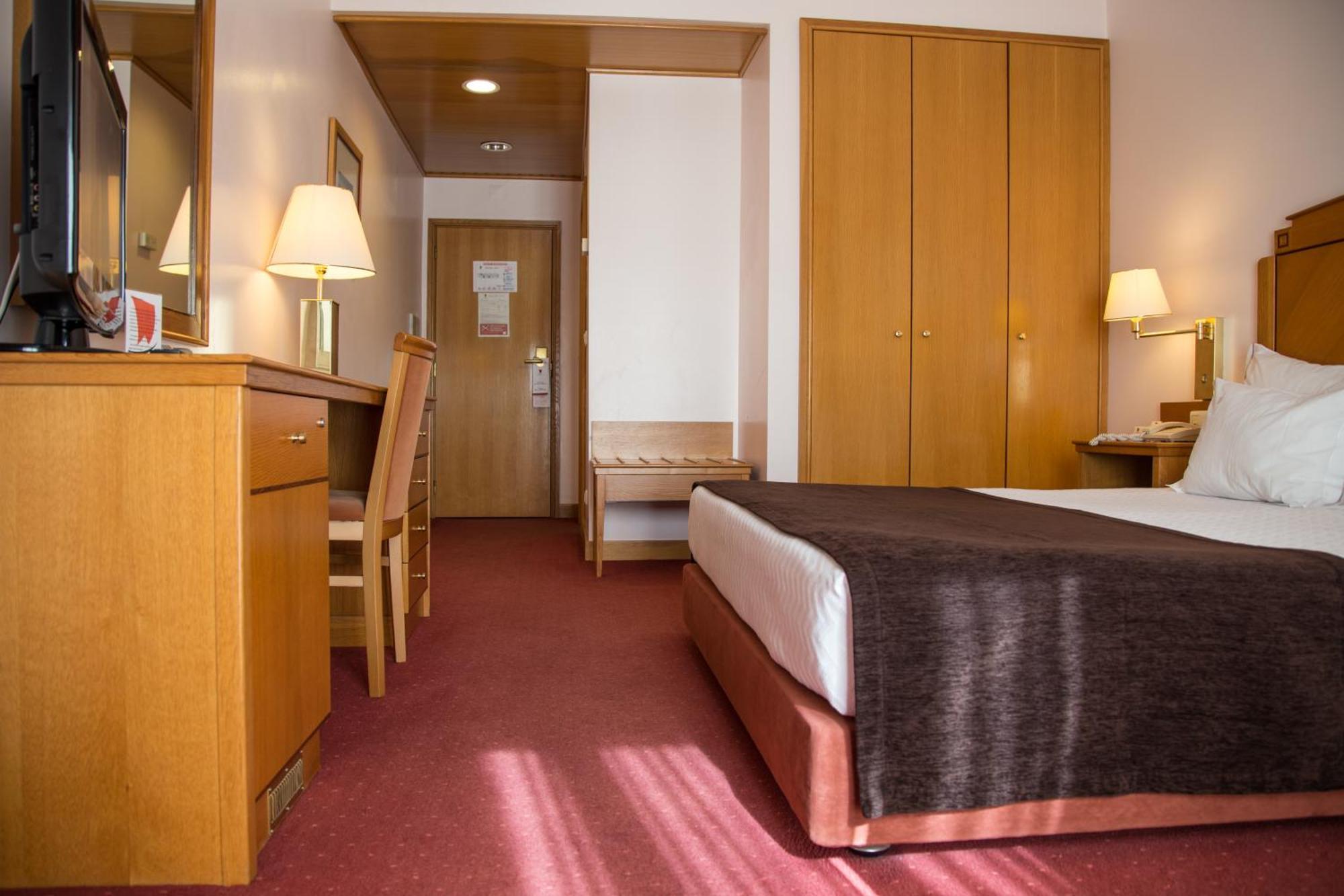 Doppelzimmer mit 2 Einzelbetten und Blick auf die Stadt (Sonderangebot für 2 Nächte)