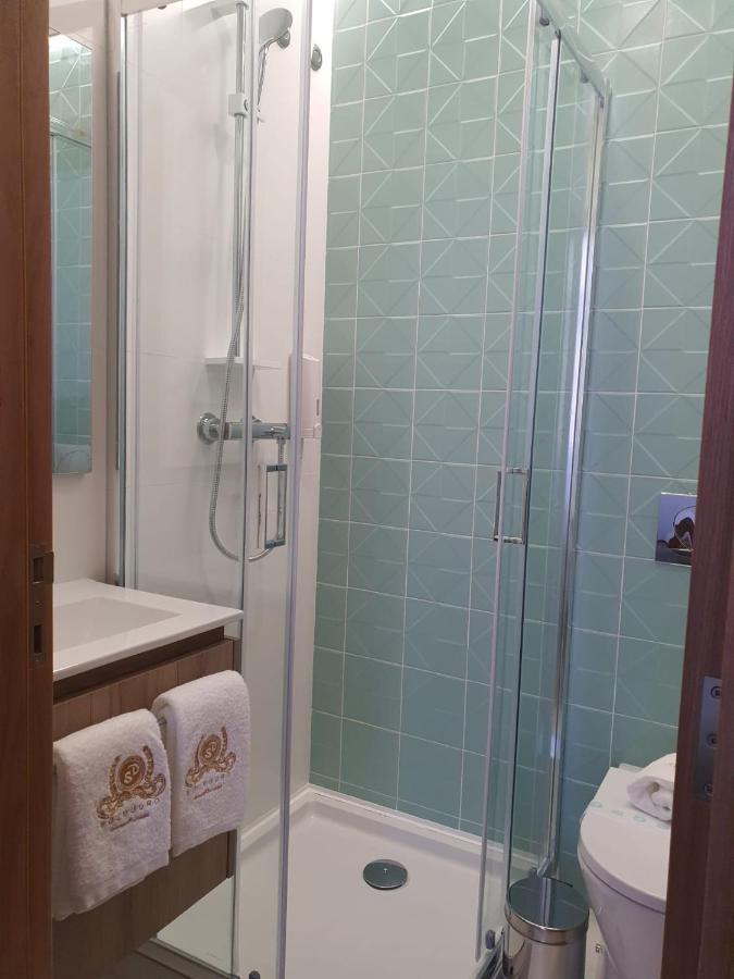 Quarto Duplo com Casa de Banho Privativa