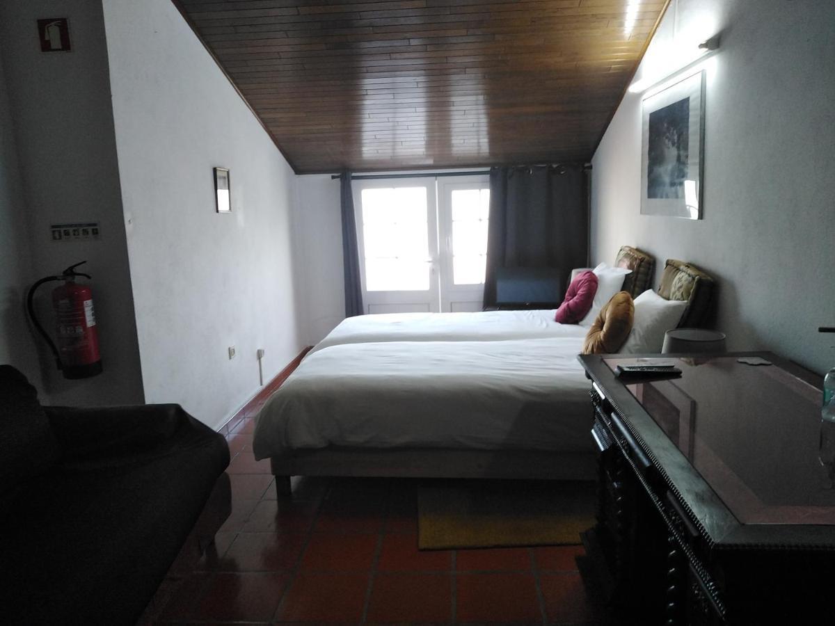 Quarto Twin com Casa de Banho