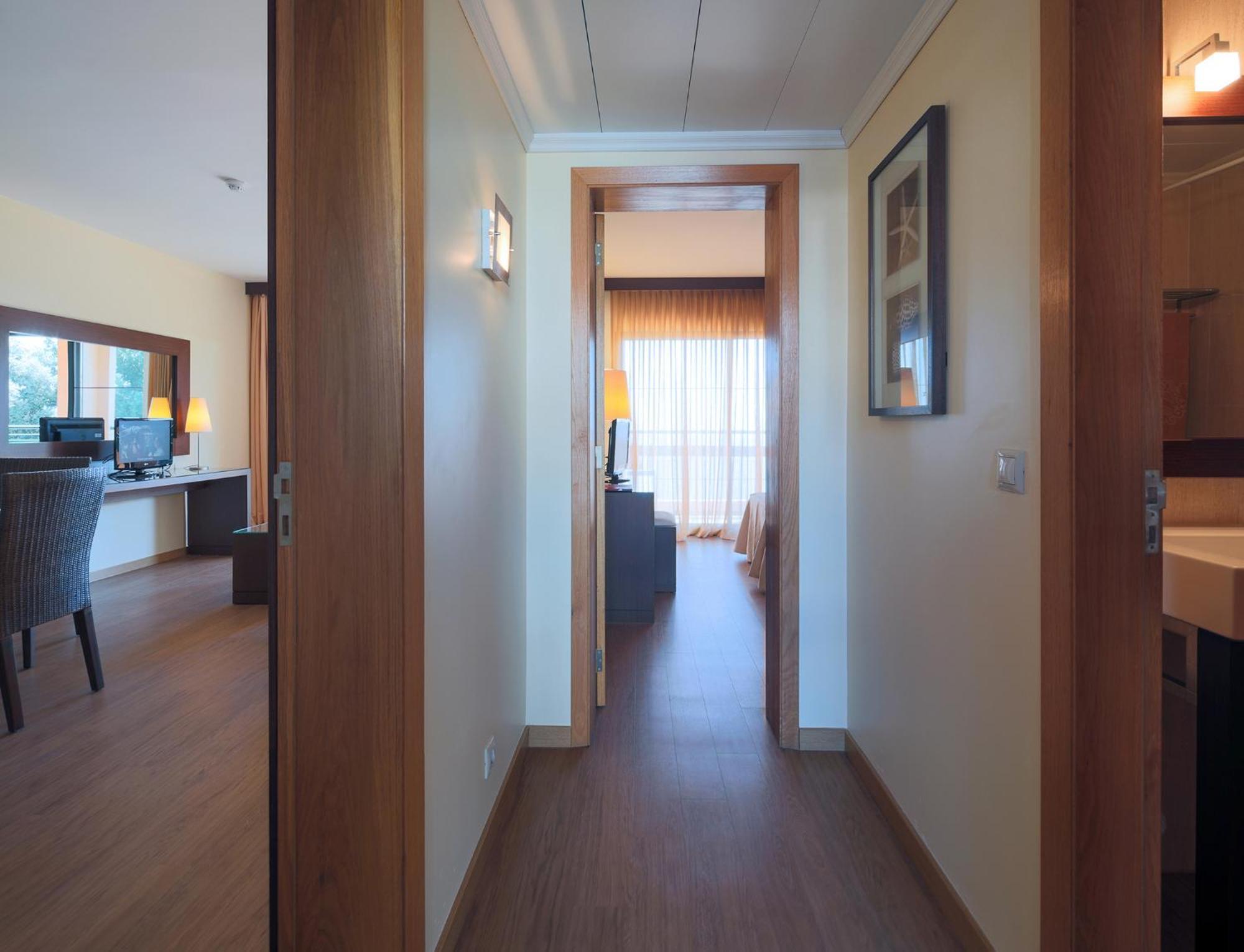 Club One-Bedroom Apartment Garden View