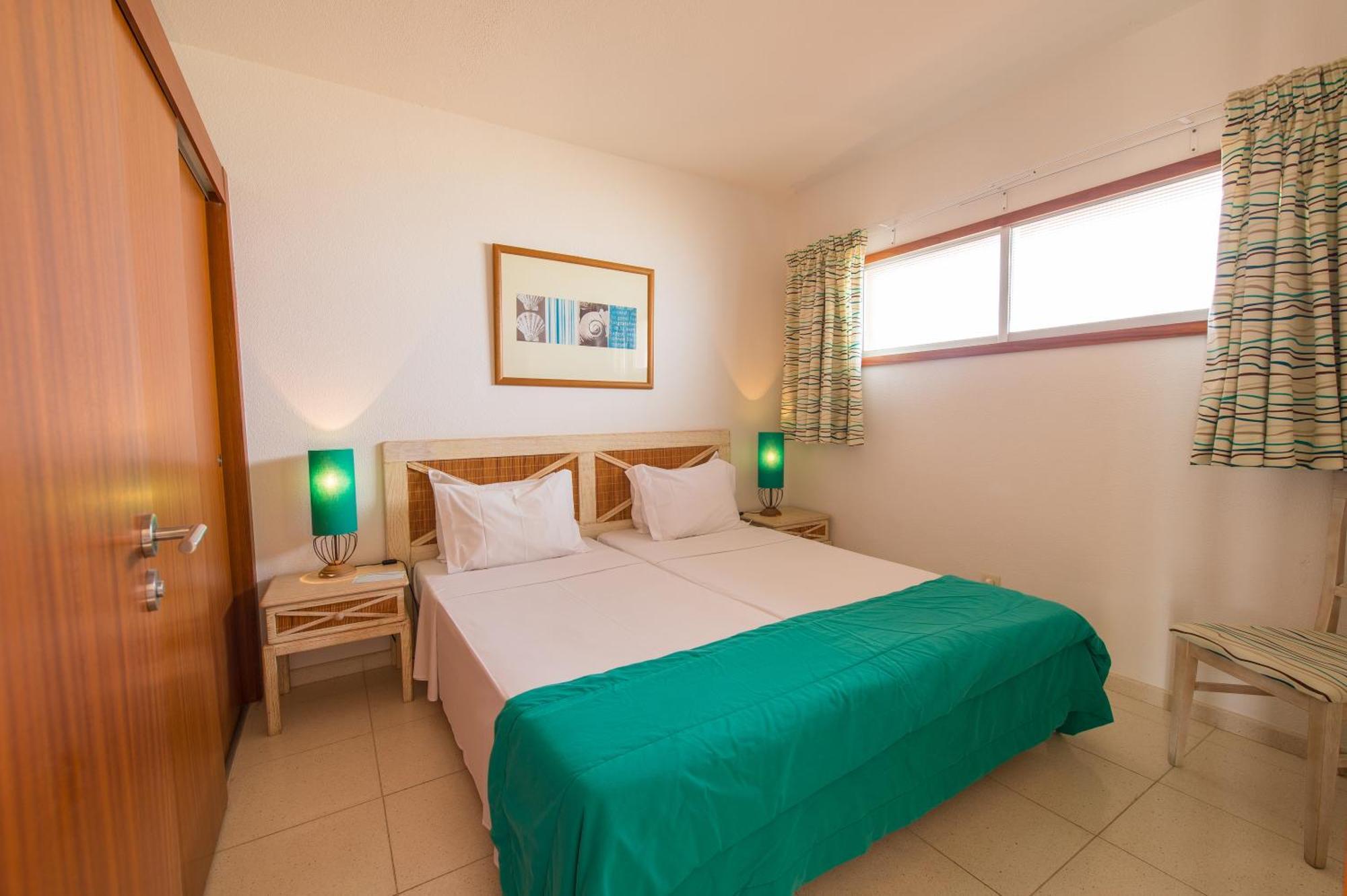 One-Bedroom Apartment Side Sea View