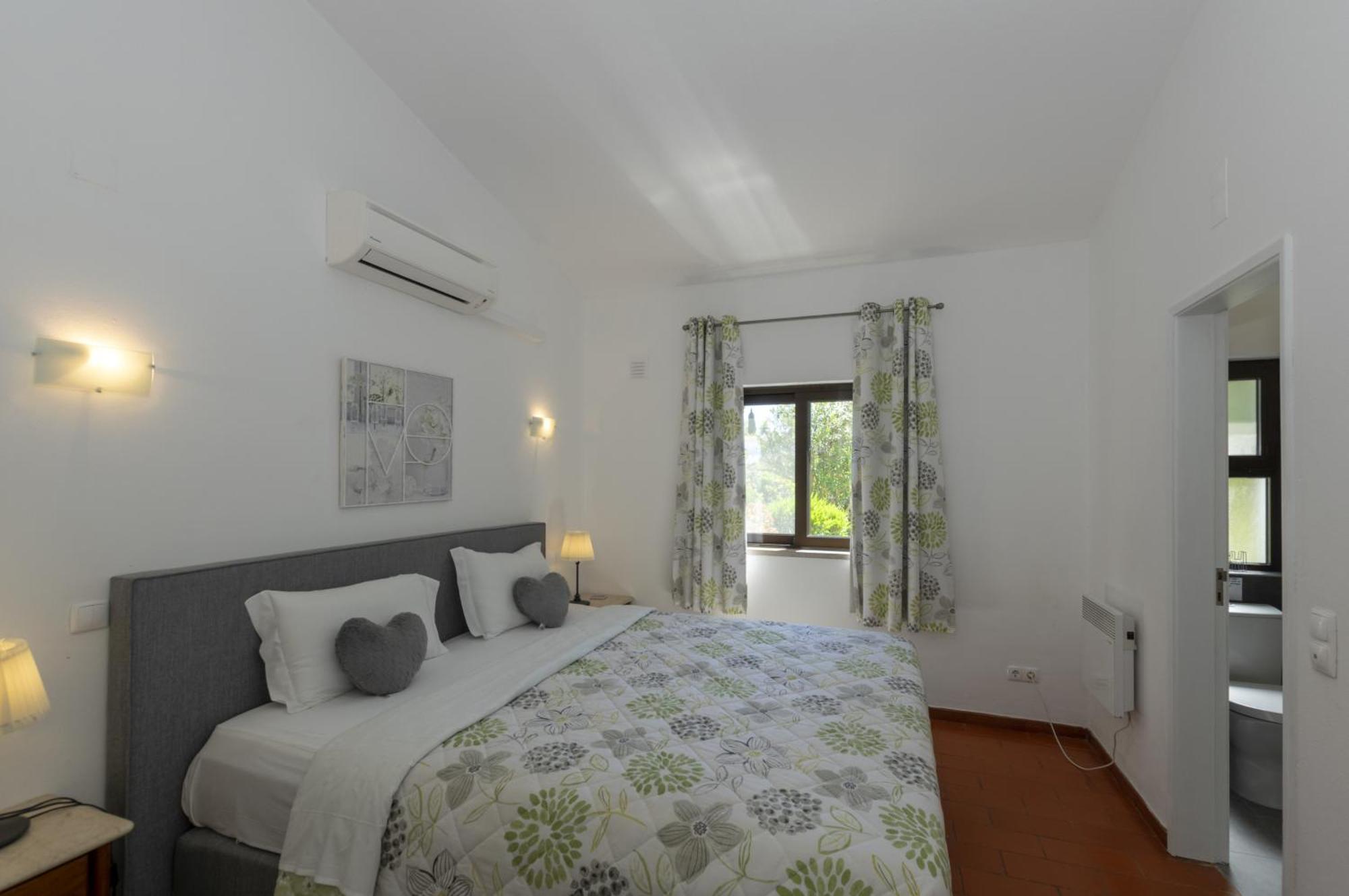 Villa com 3 Quartos e Vista Jardim