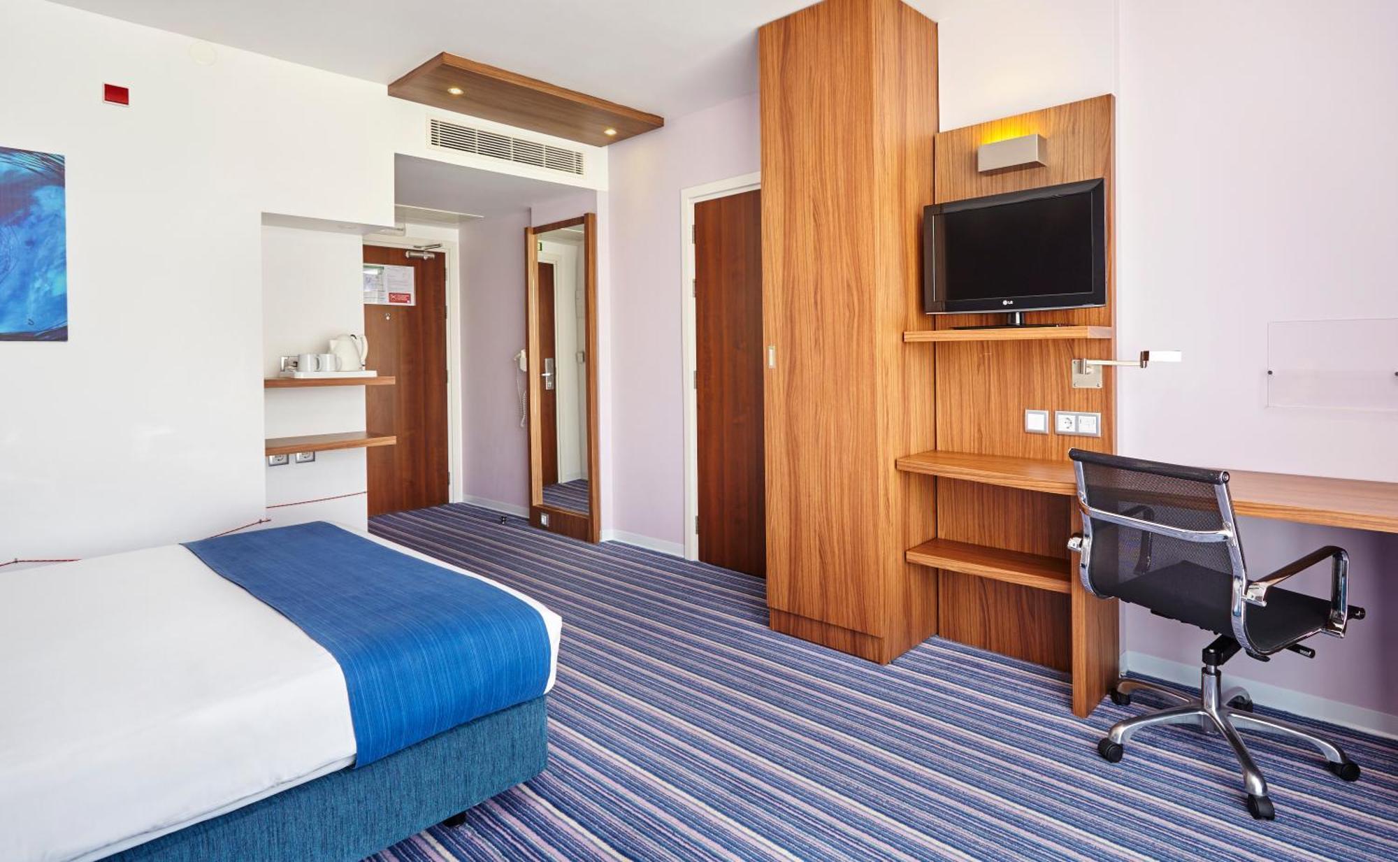 Standard Double Room with Free Breakfast - Accessible