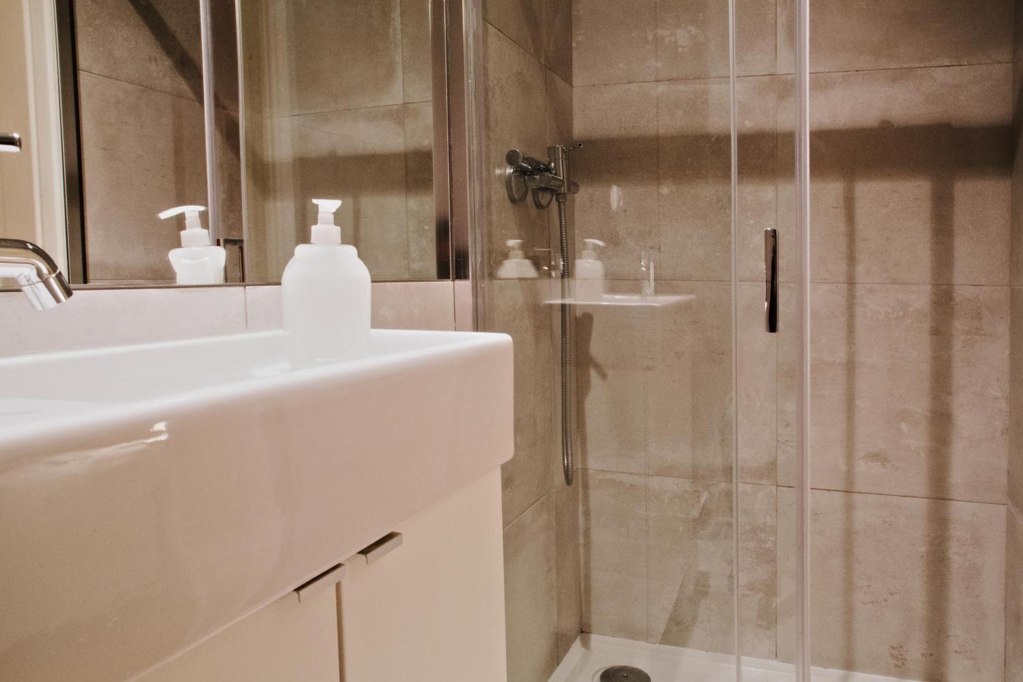 Twin Room Private Bathroom