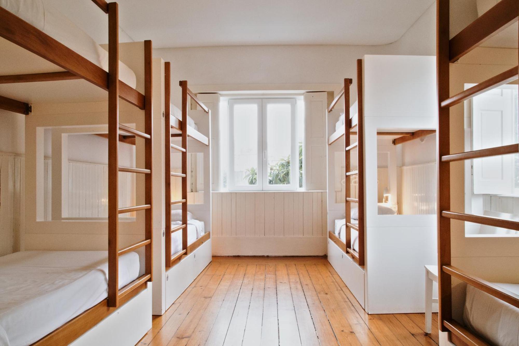 Bed 8-Bed Dormitory Room