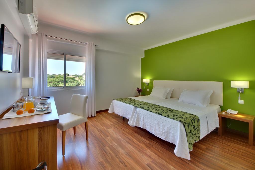 Habitación Doble Clásica con cama supletoria - 1 o 2 camas