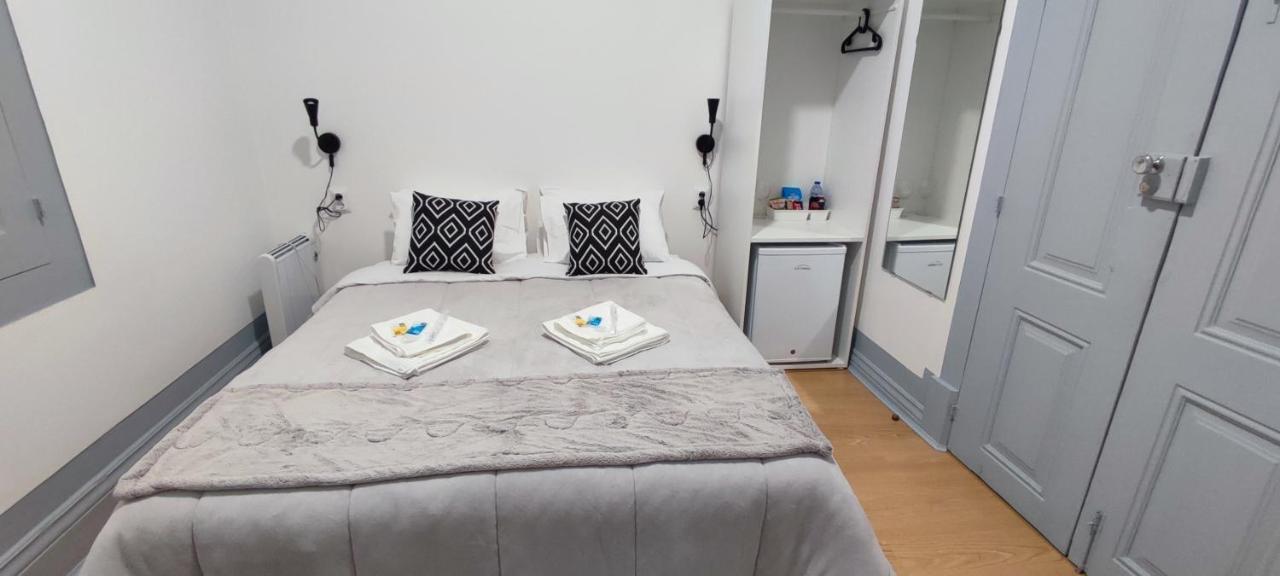 Quarto Triplo Económico com Casa de Banho Partilhada