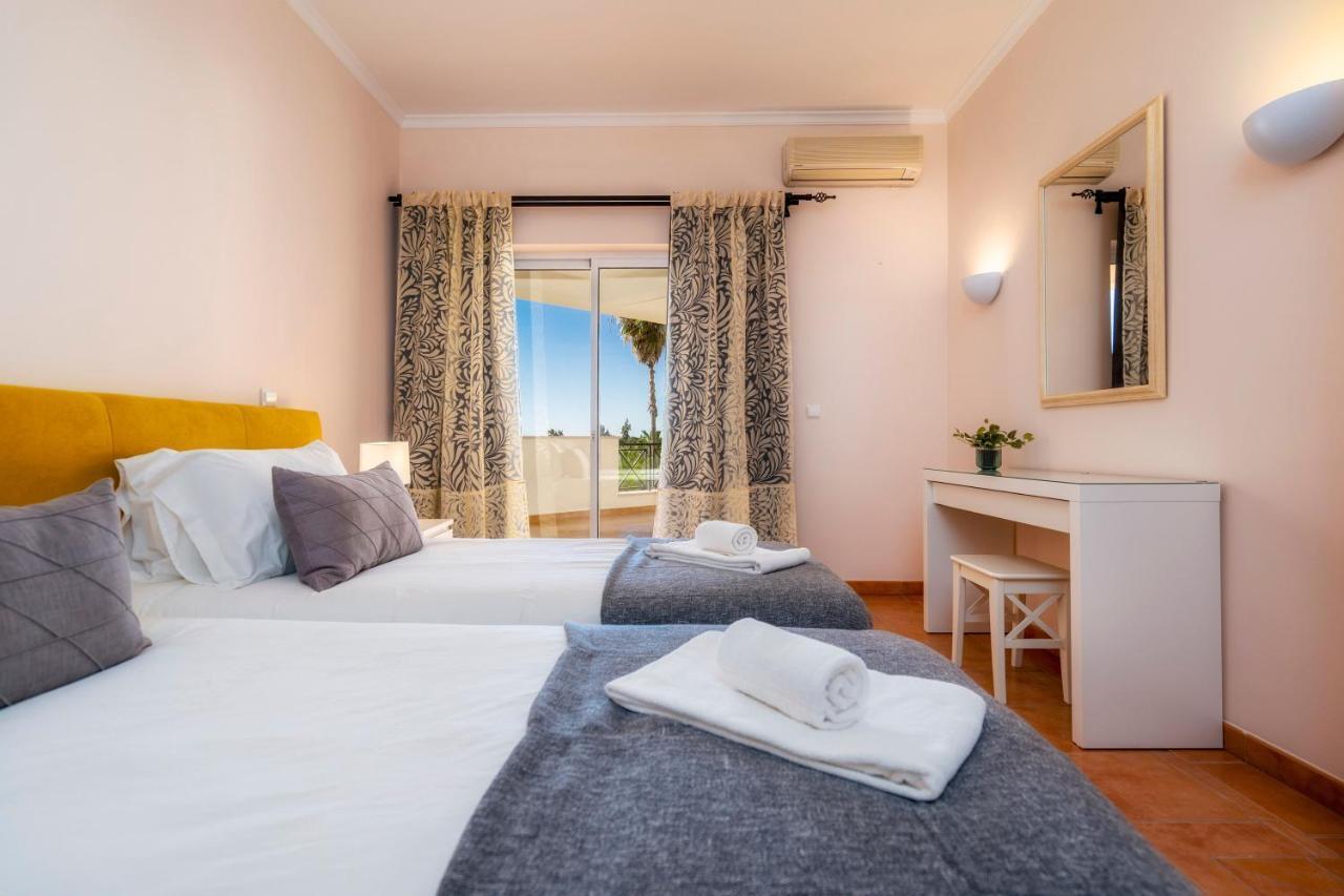 Apartamento con vistas a la piscina
