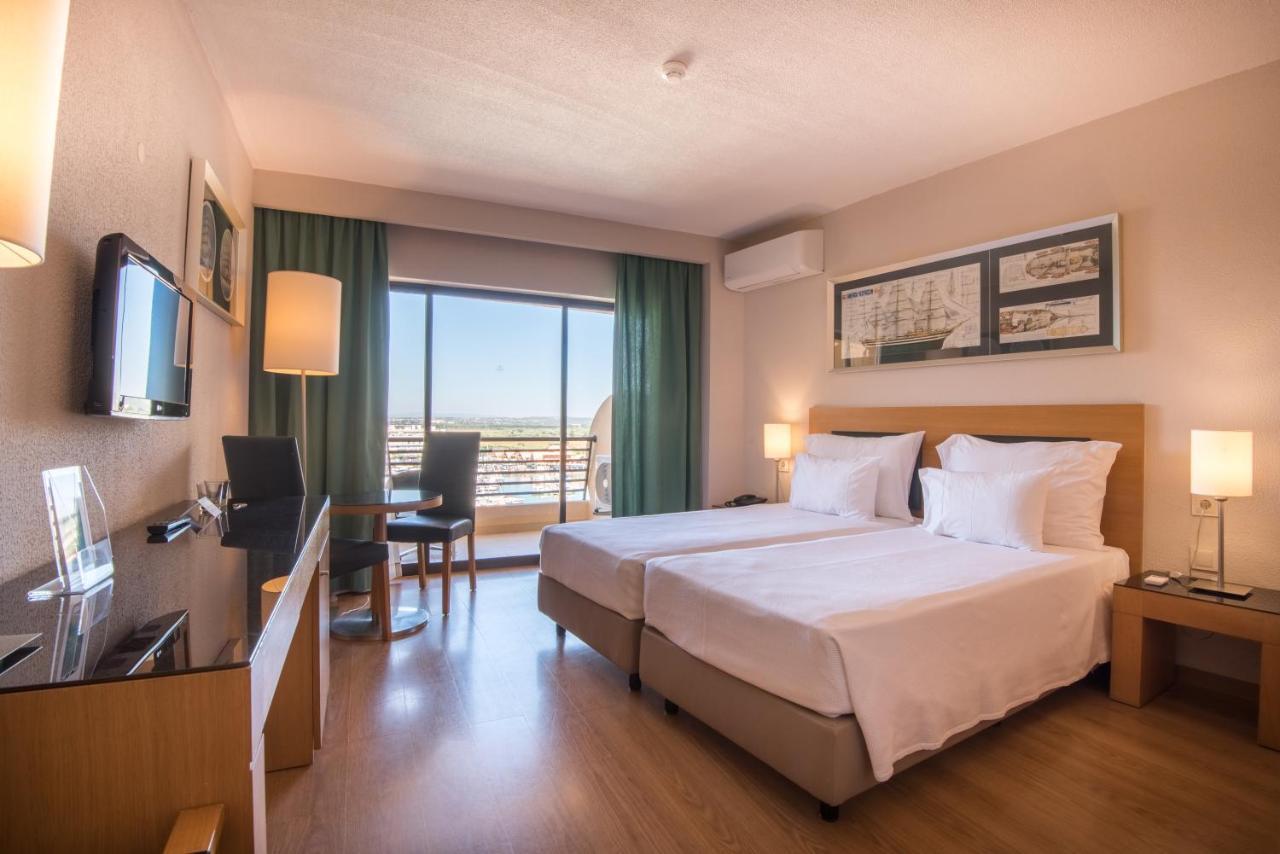 Habitación Doble con vistas al mar (2 adultos + 1 niño) - 2 camas individuales y 1 supletoria
