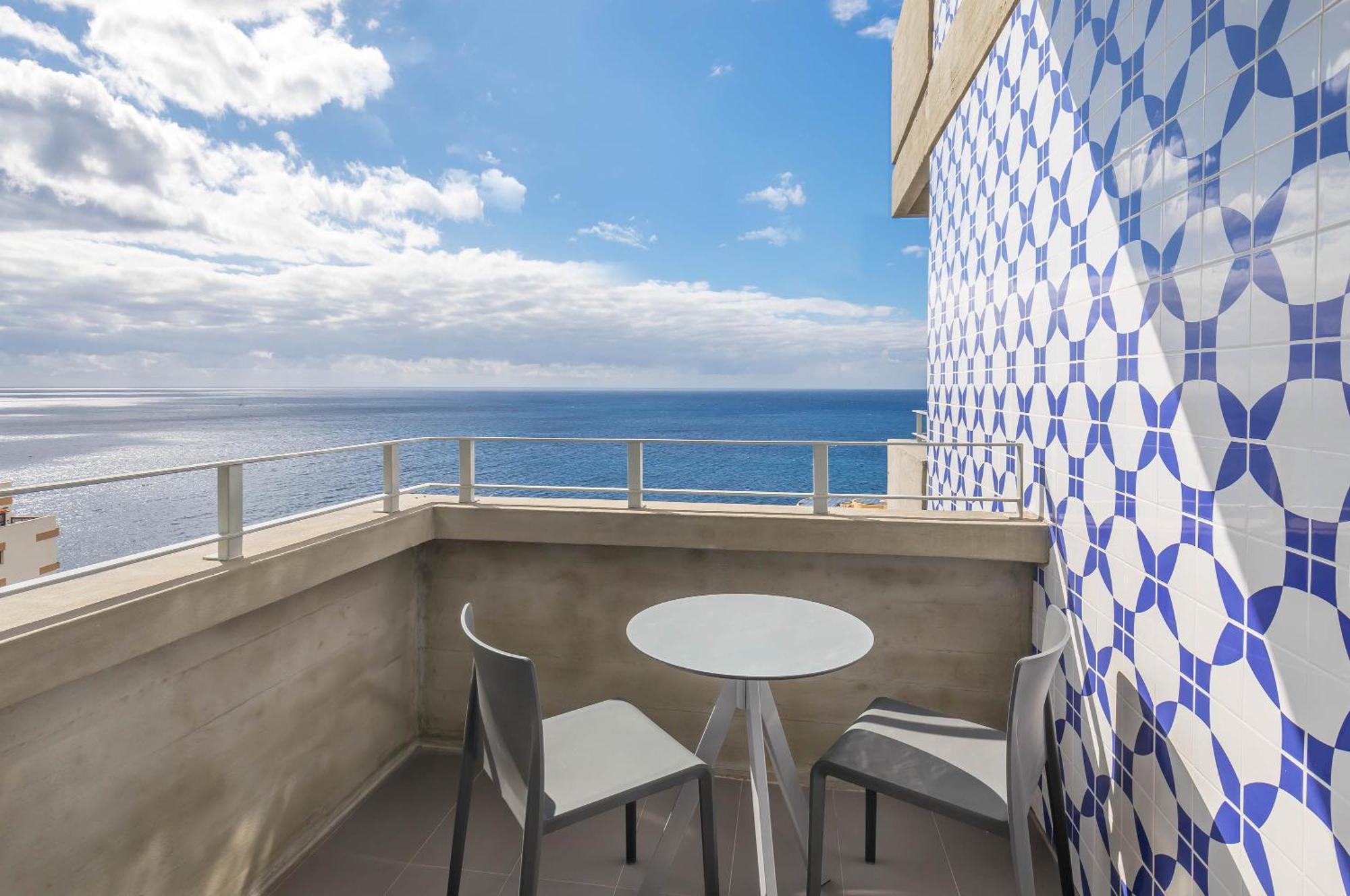 Double or Twin Room Sea View