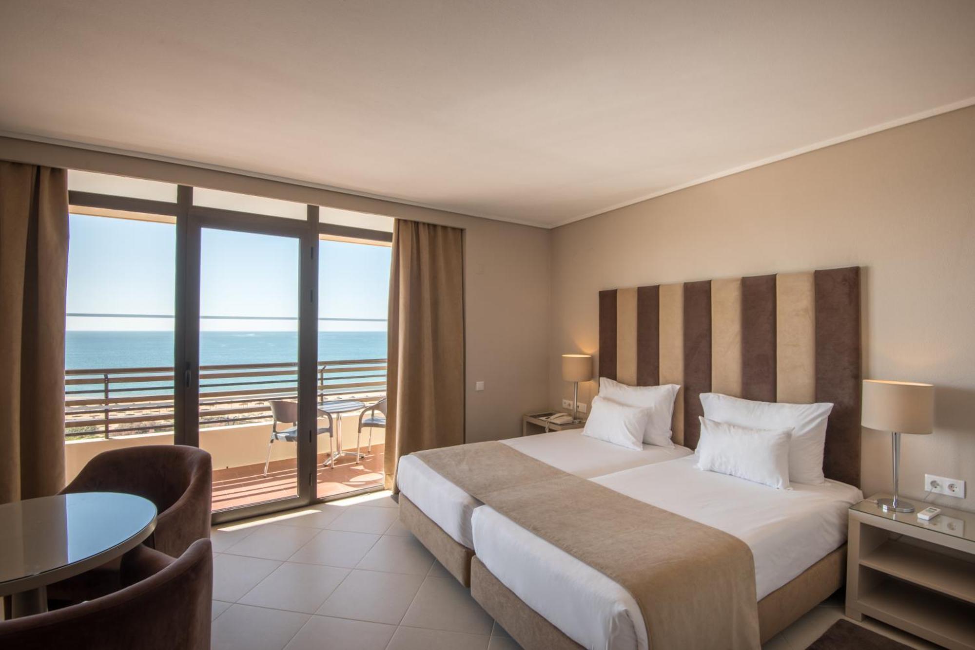 Superior Twin Room with Sea View and Extra Bed (1 Child up to 12 years old)