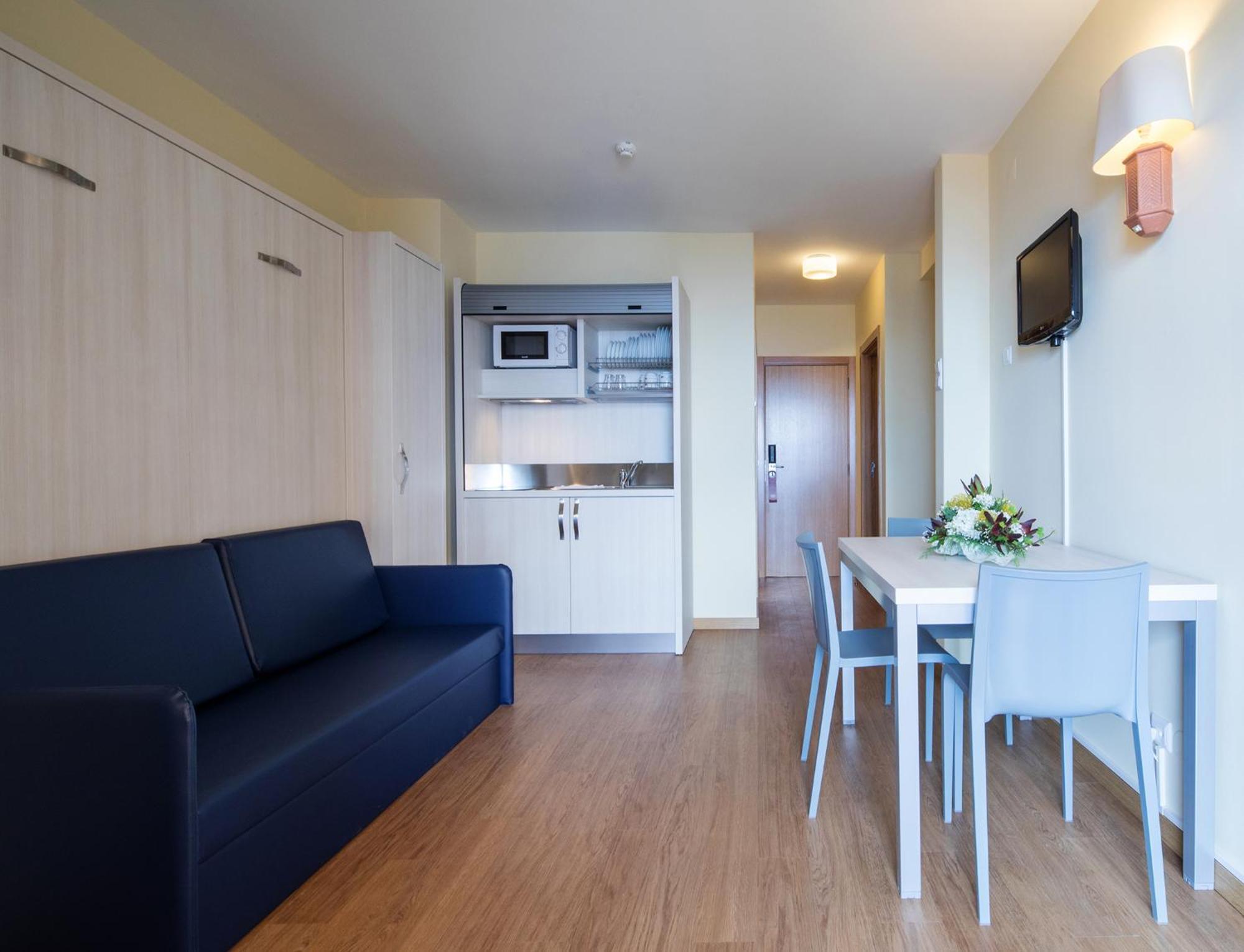 Estudio Club con vistas al mar