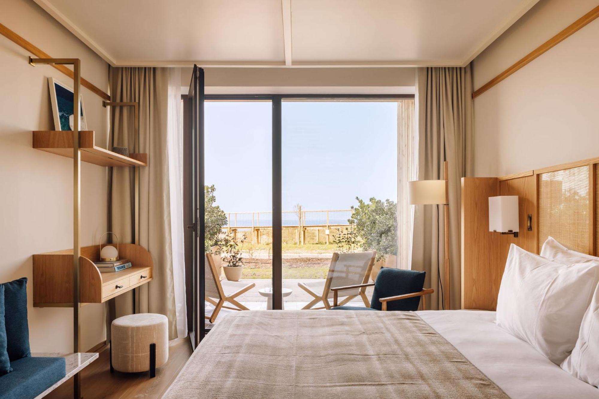 Superior Deluxe Room,1543524898:JPEG