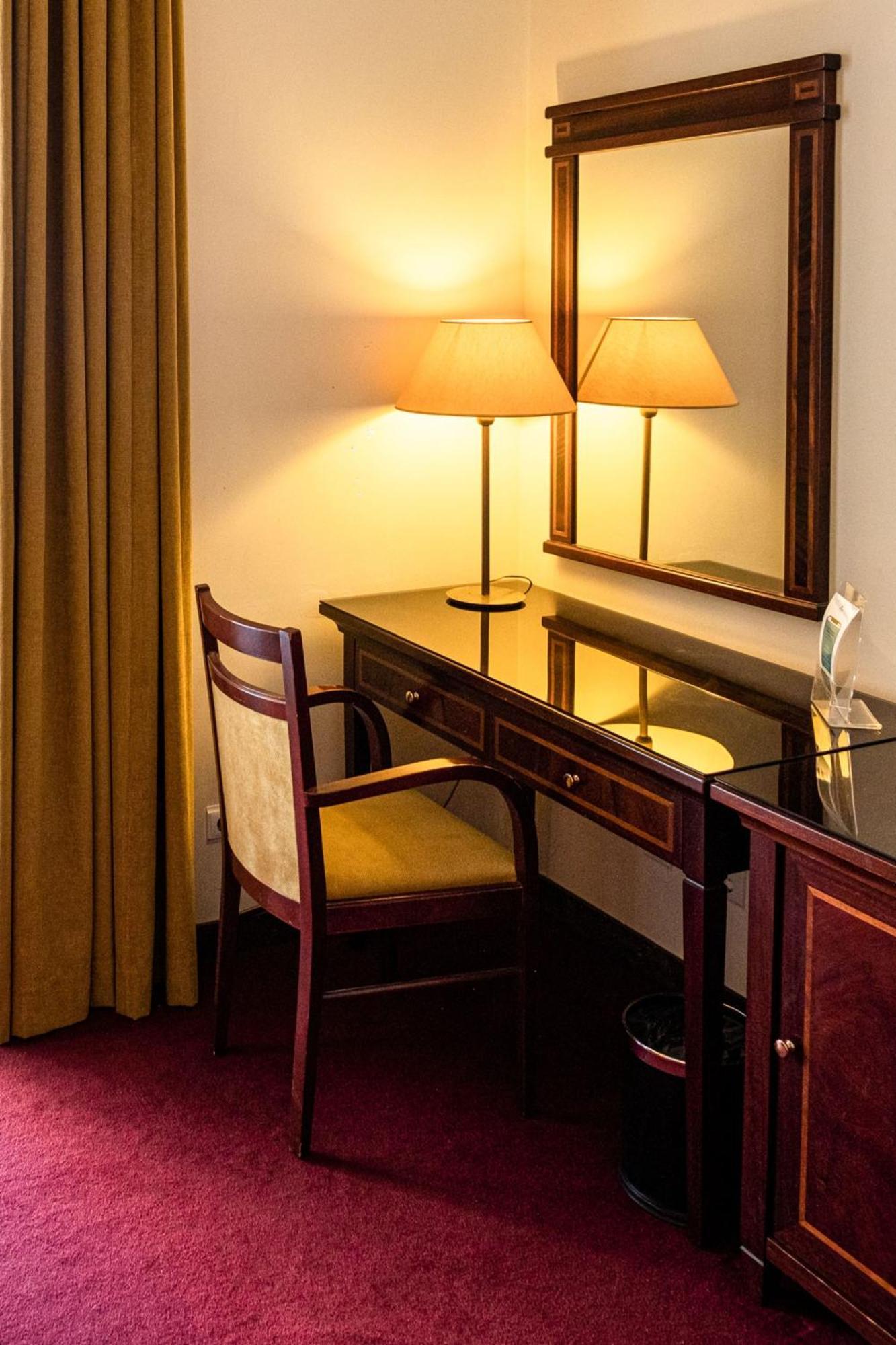 Twin Room with Sea View and Balcony (2 Adults + 1 Child)