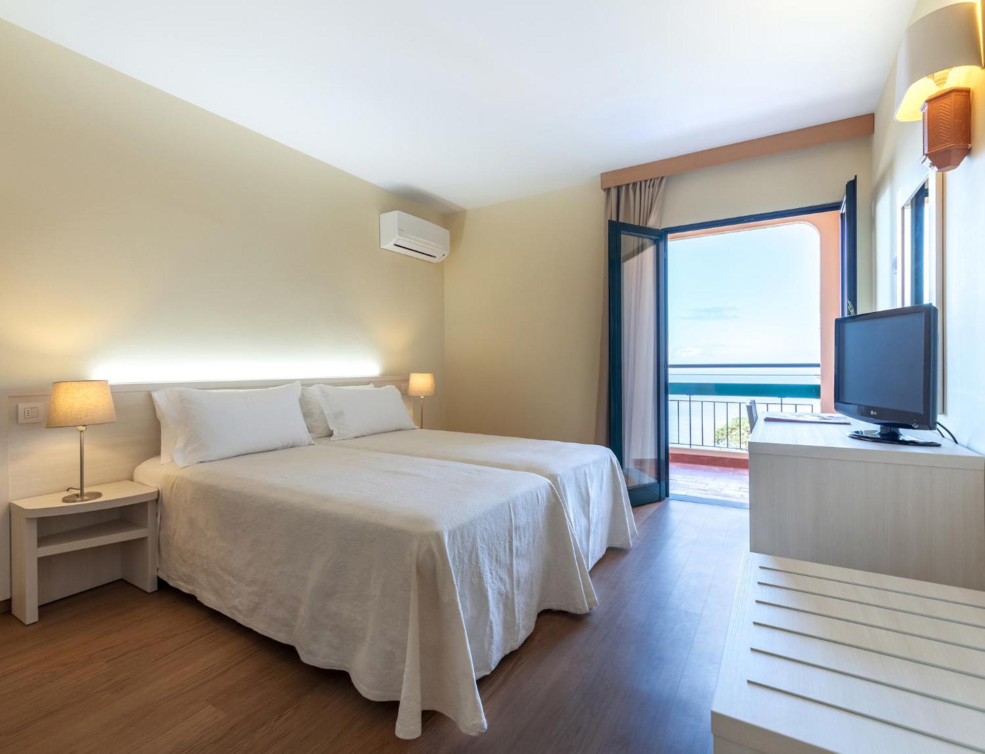 Club Twin Room Sea View