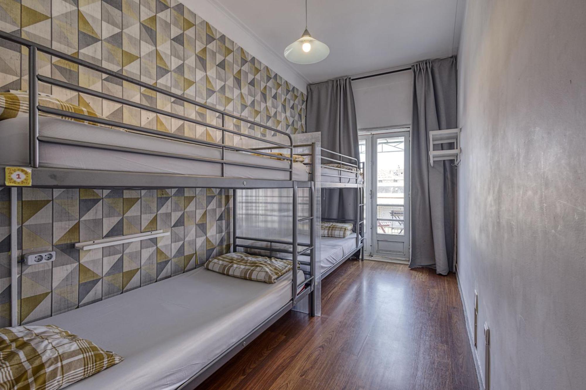 Bed 8-Bed Mixed Dormitory Room