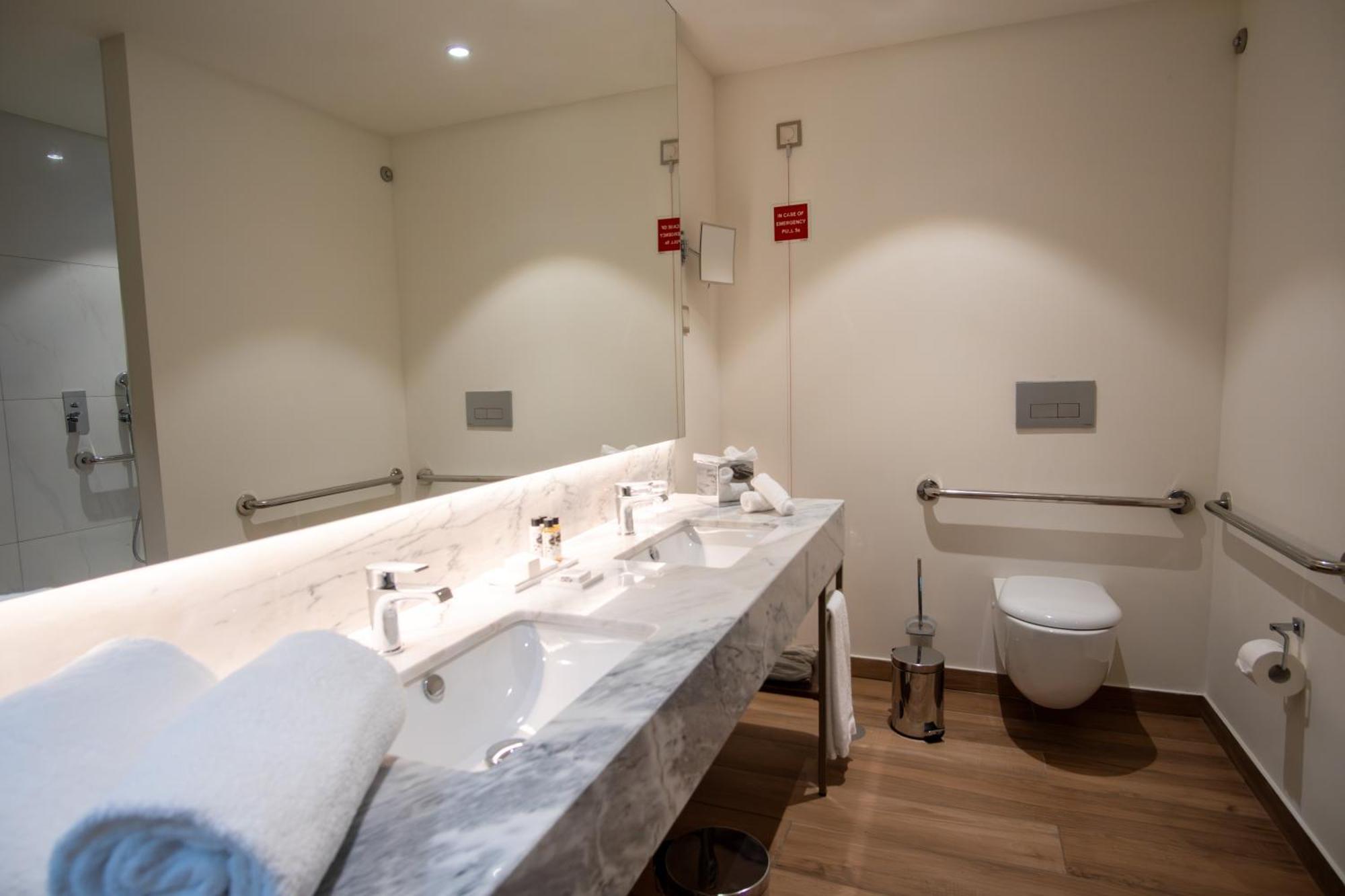 Deluxe King Room - Mobility Accessible