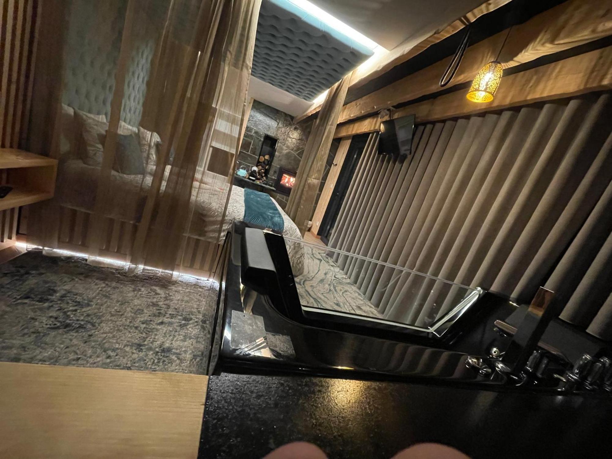 King Suite Spa Bath