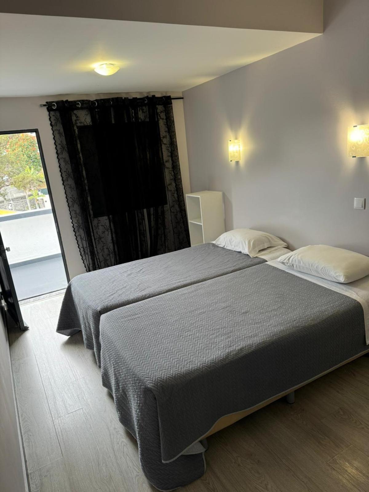 Zweibettzimmer mit Balkon