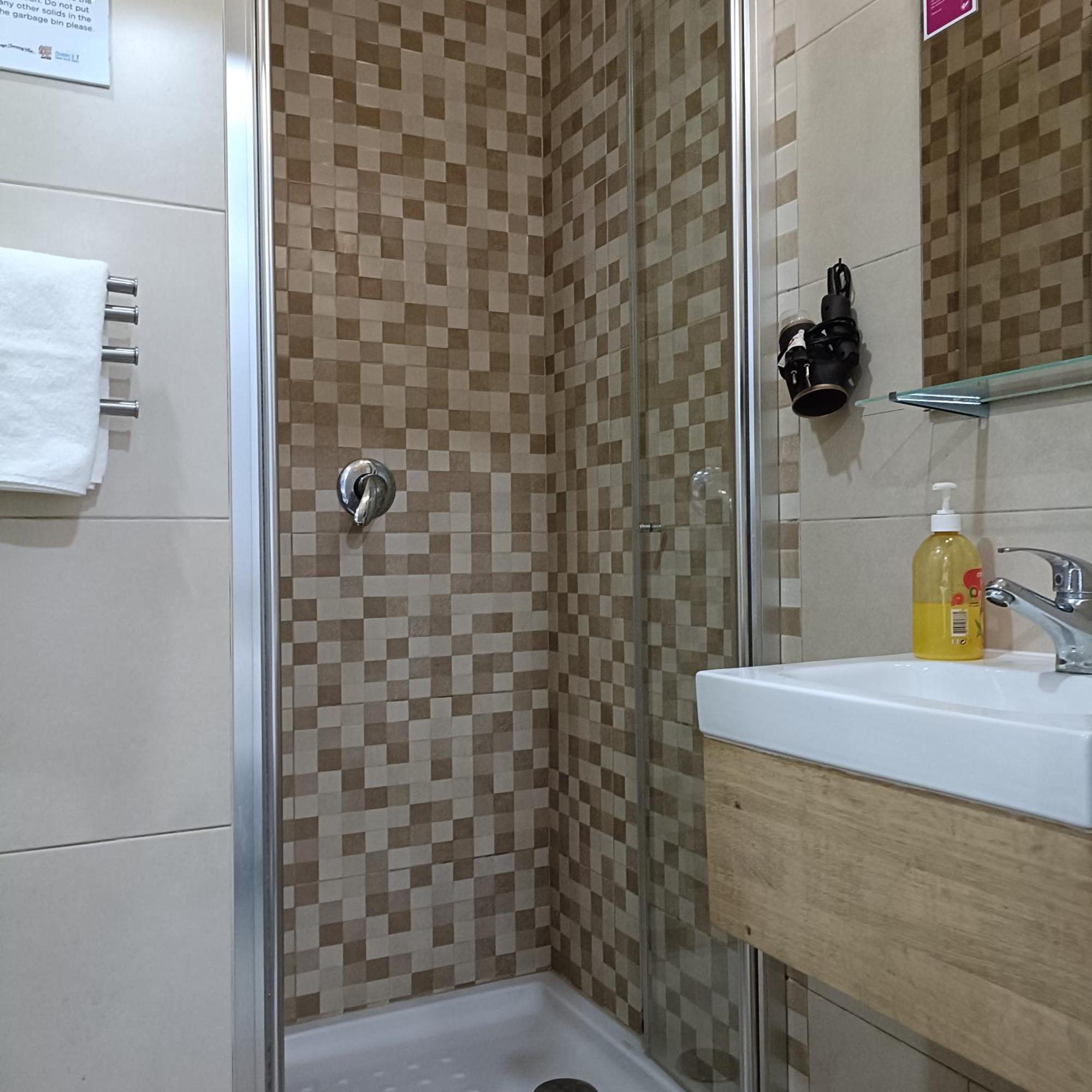 Twin Room Private Bathroom