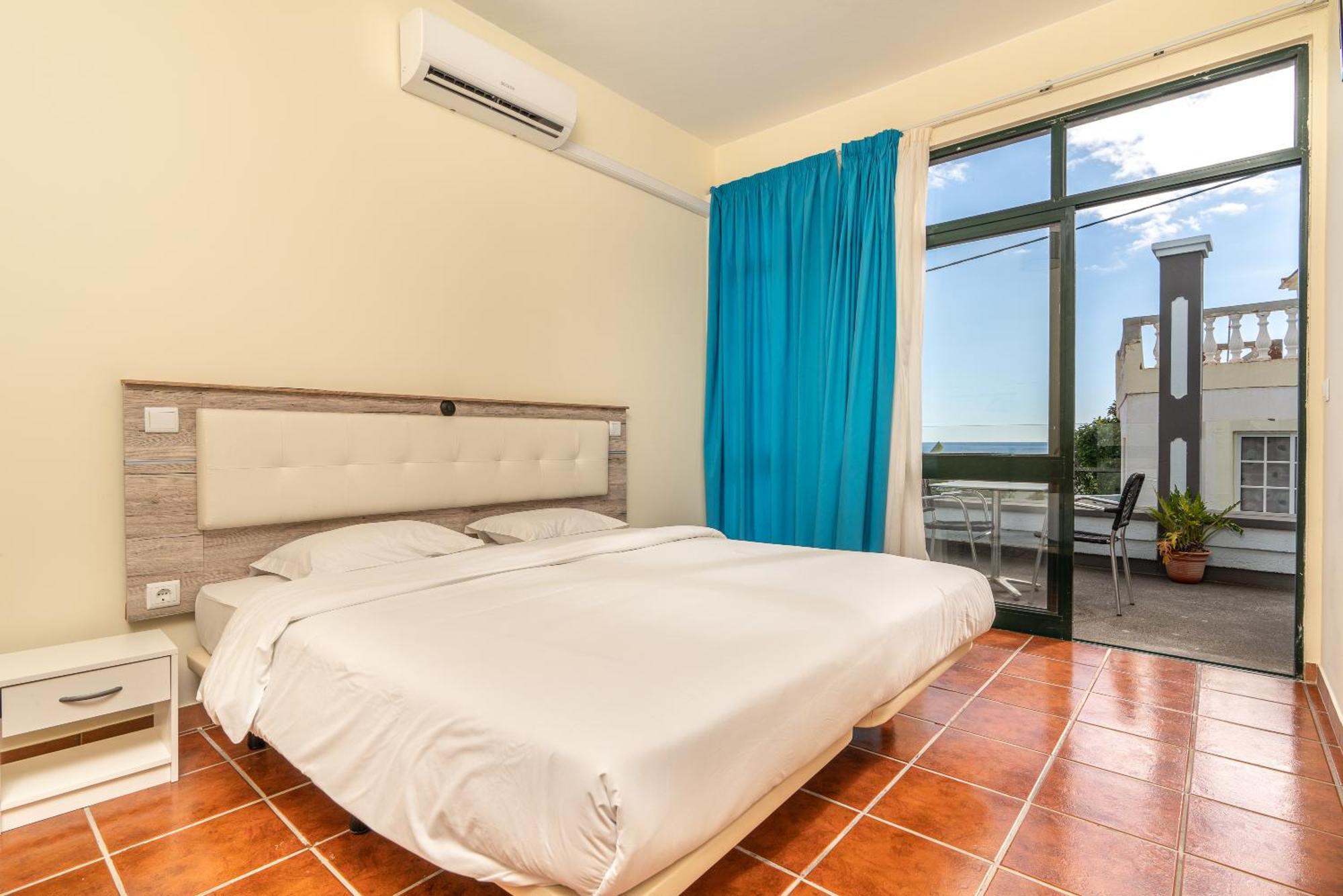 Double or Twin Room Side Sea View