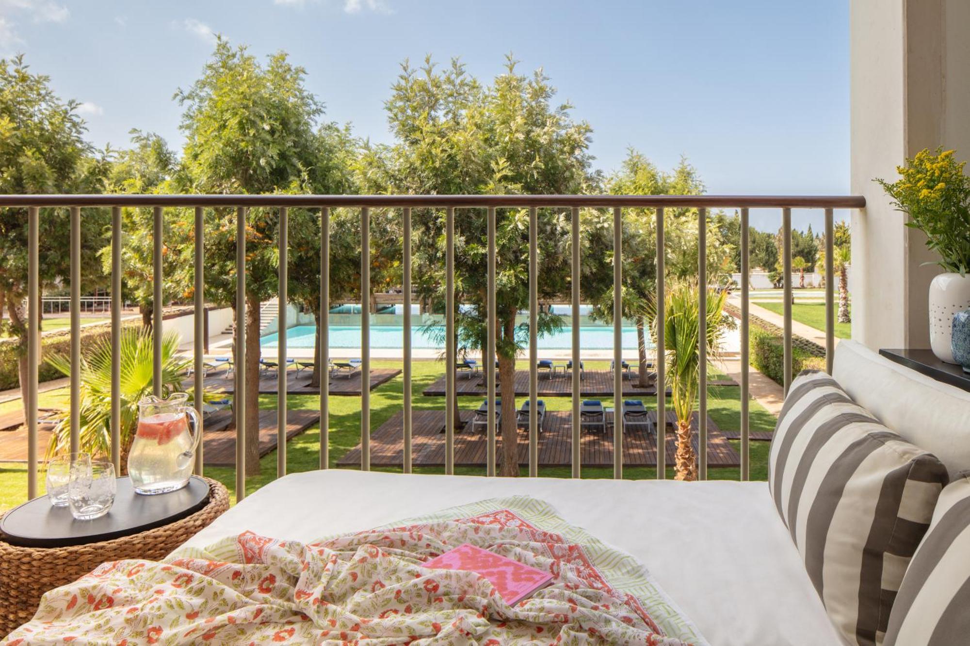 Deluxe Twin Room with Balcony and Pool View