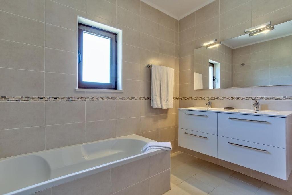 Apartment mit 3 Schlafzimmern mit Meerblick