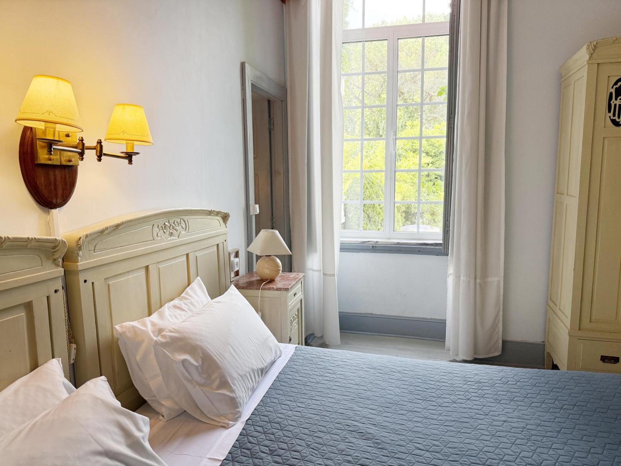 Junior Suite (2 Adults + 2 Child up to 12 years)