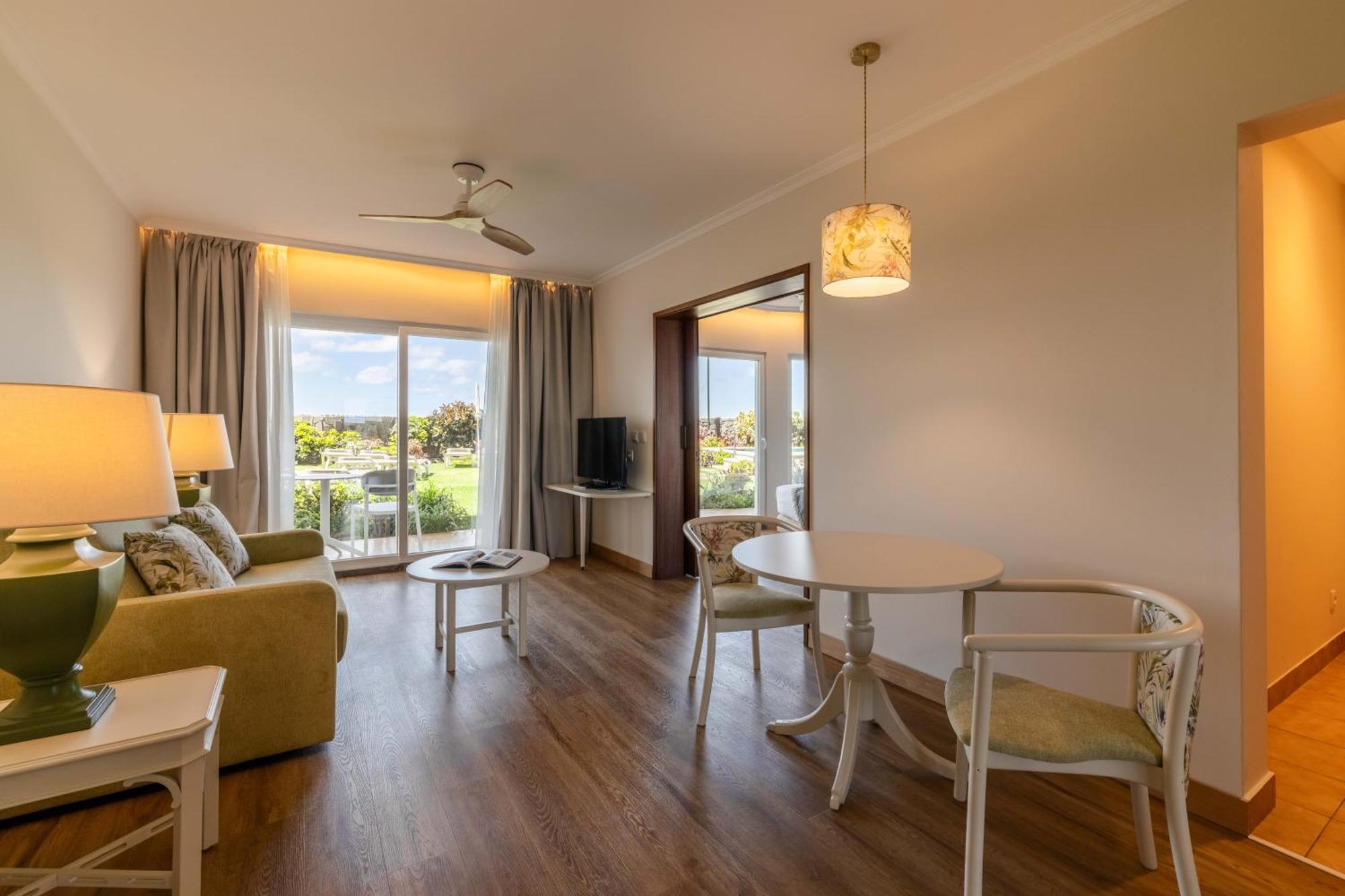 Suite Junior (2 adultos + 2 niños)