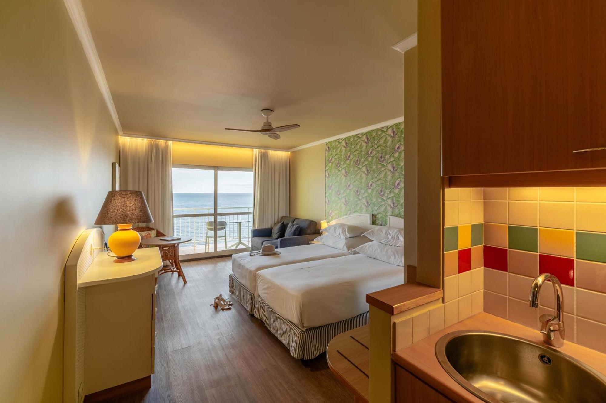 Estudio Premium con vistas al mar (2 adultos + 1 niño)