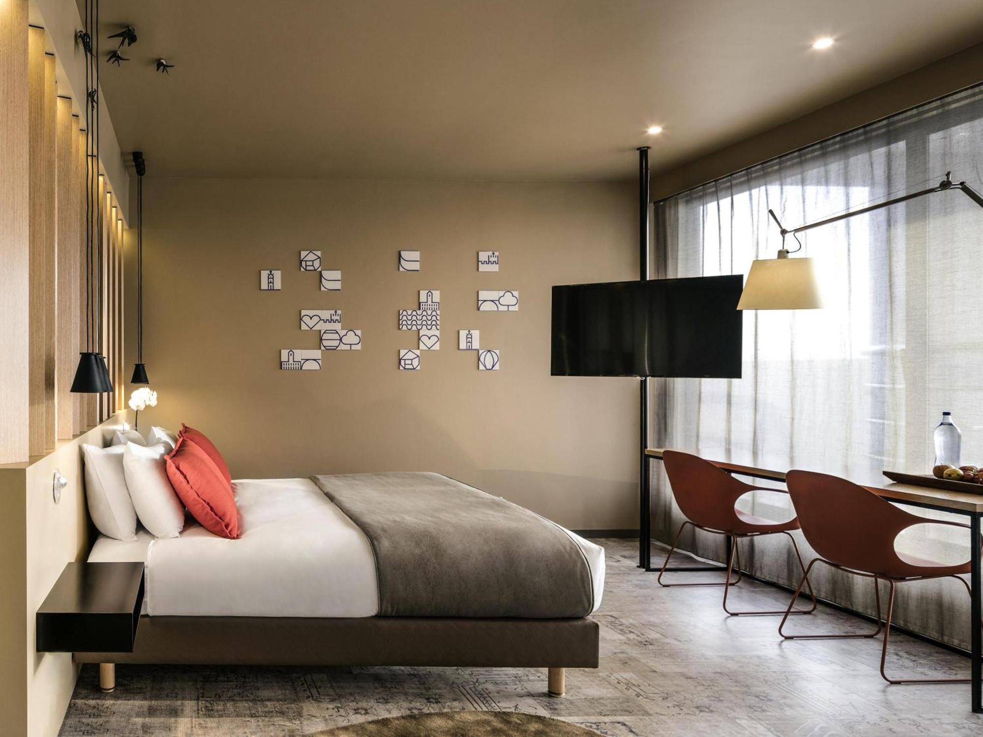 Panoramic King Suite