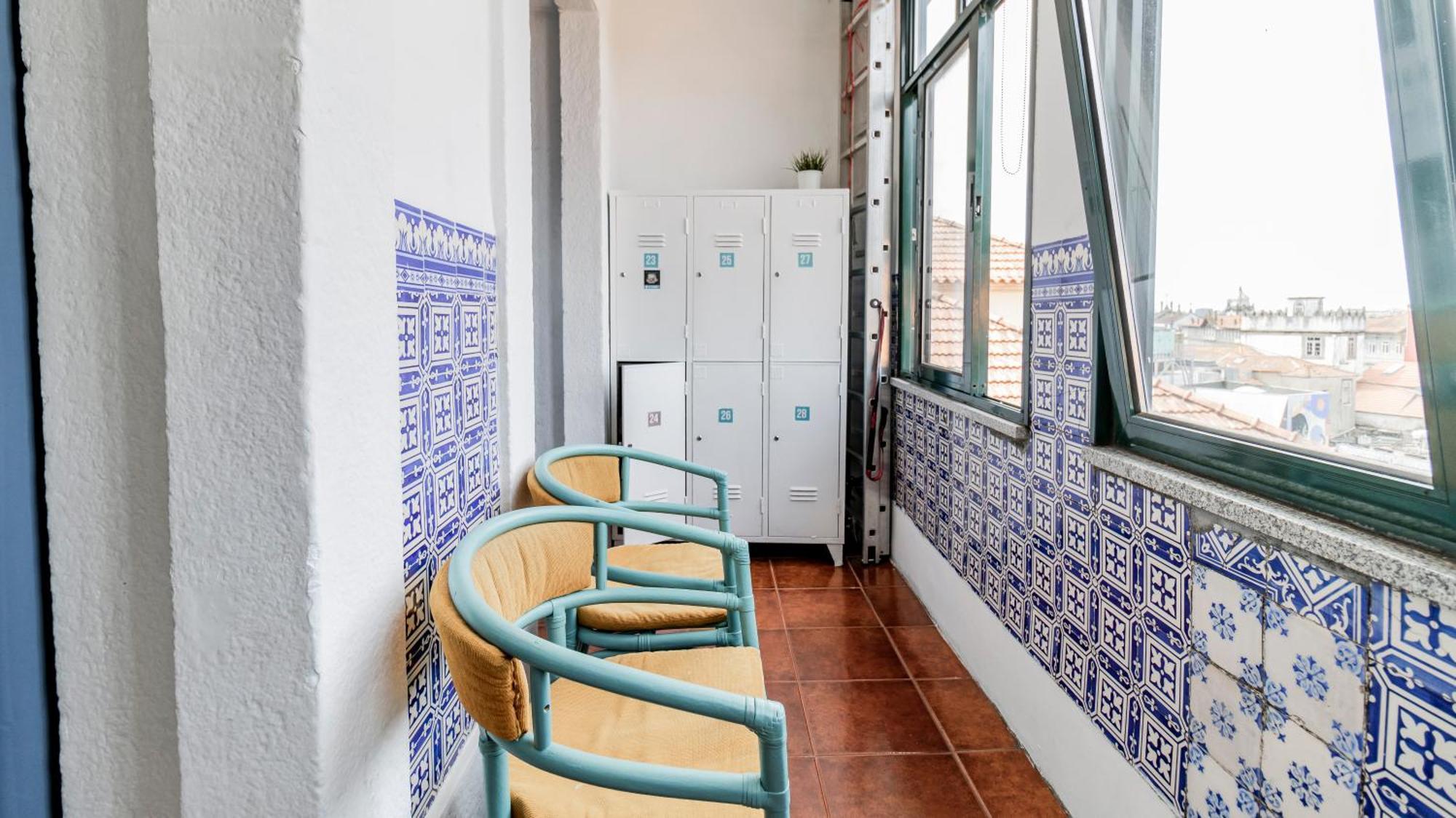Cama em Dormitório Misto com 10 Camas
