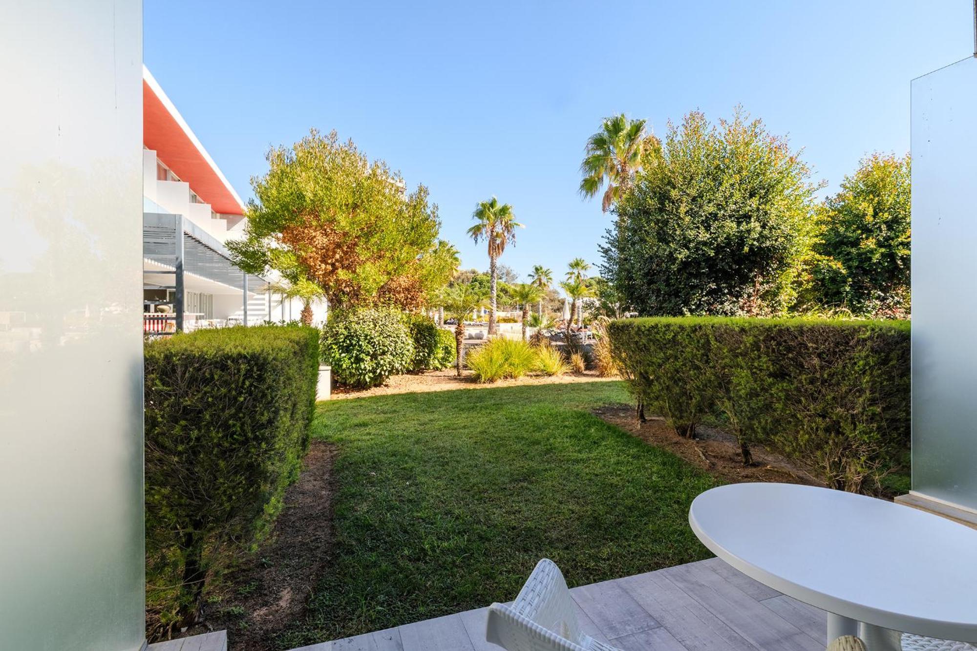 Deluxe Double or Twin Room with Pool View