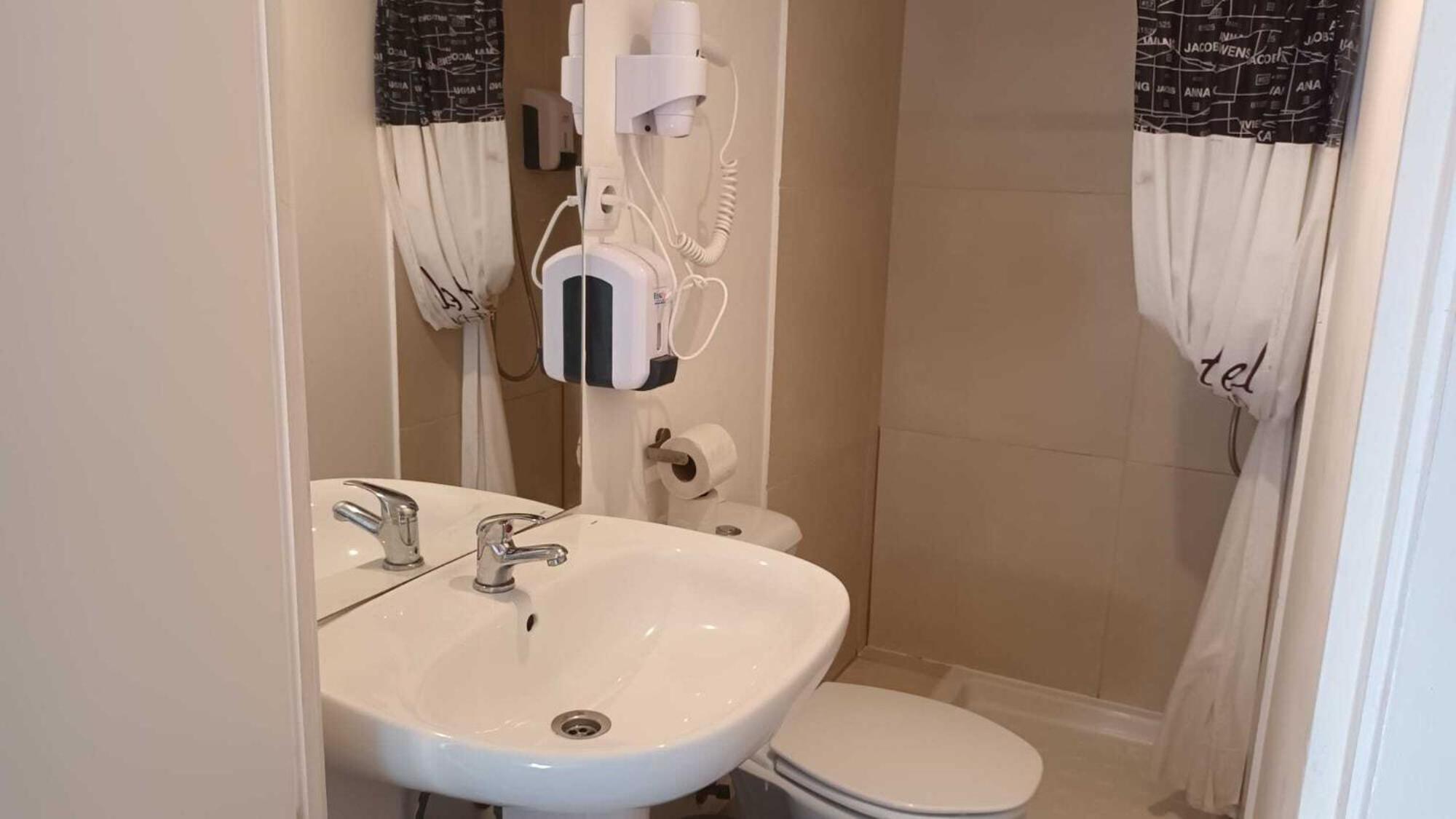 Single Room Shower