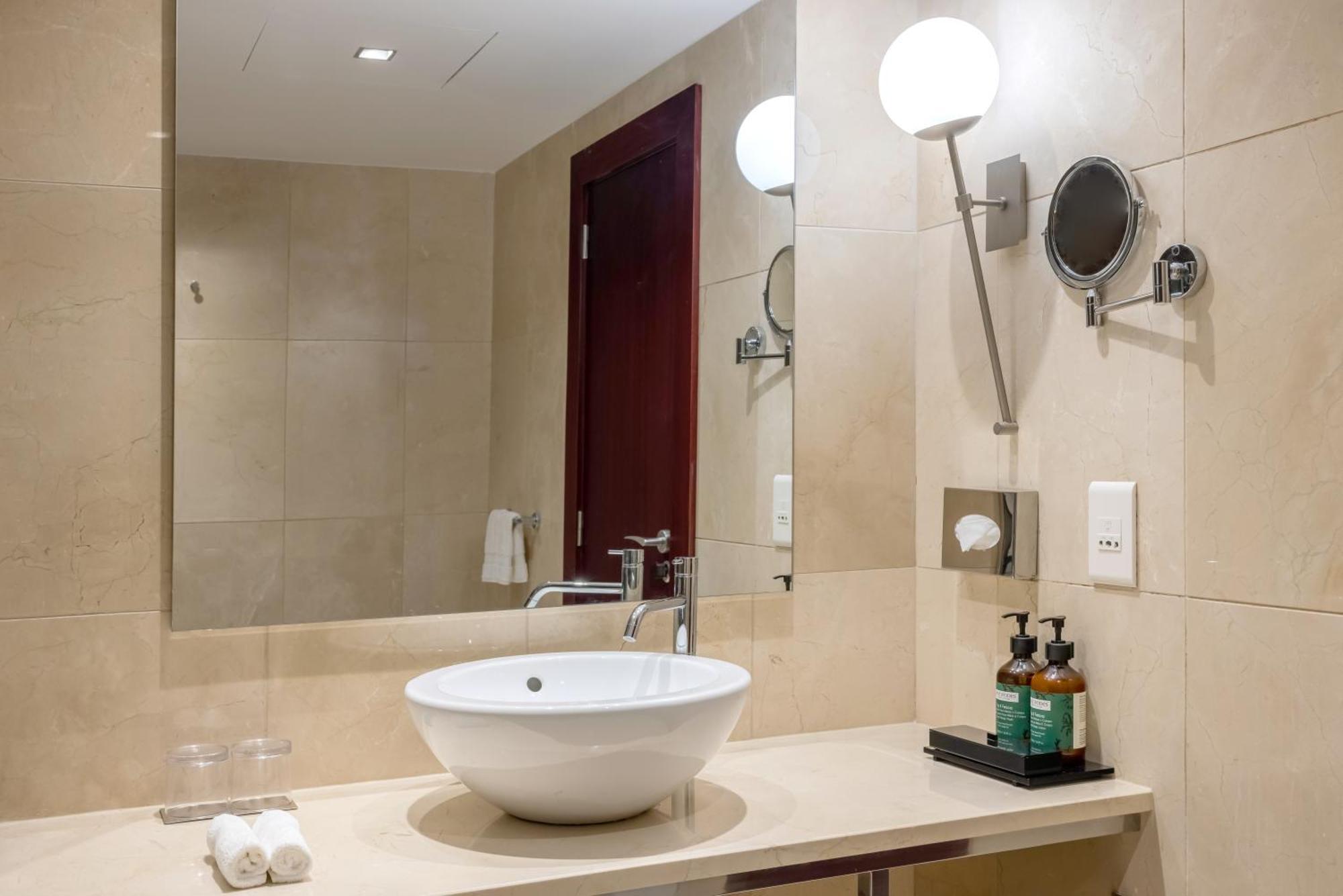 Premium Queen Room Lounge Access