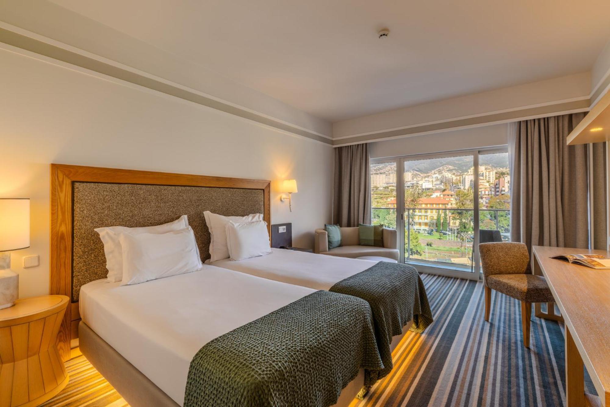 Classic Twin Room City View
