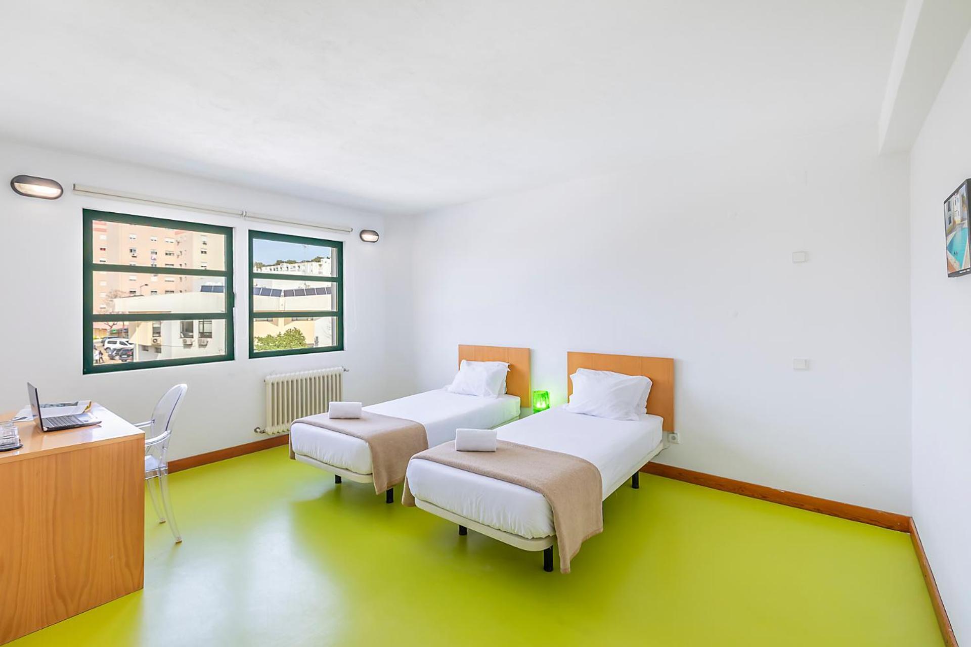 Quarto Twin com Casa de Banho Privativa