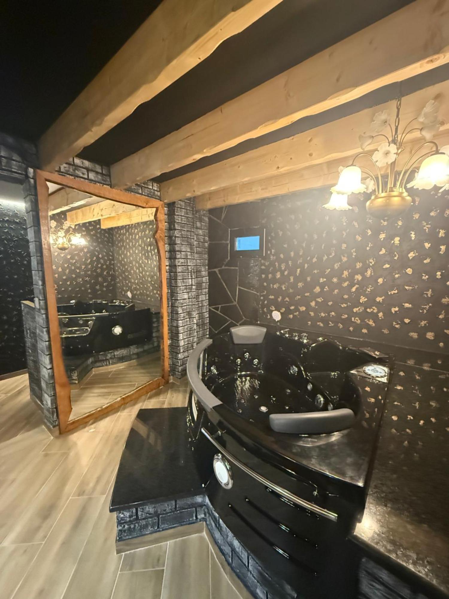 Deluxe Suite Spa Bath