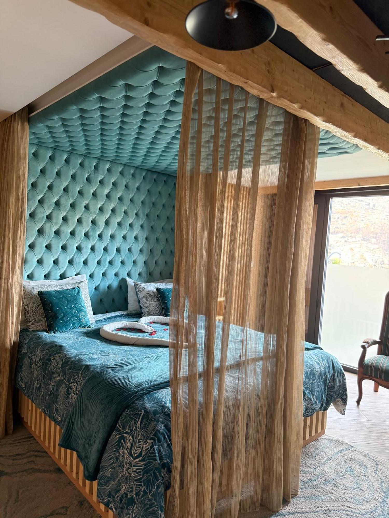 Deluxe Suite Spa Bath