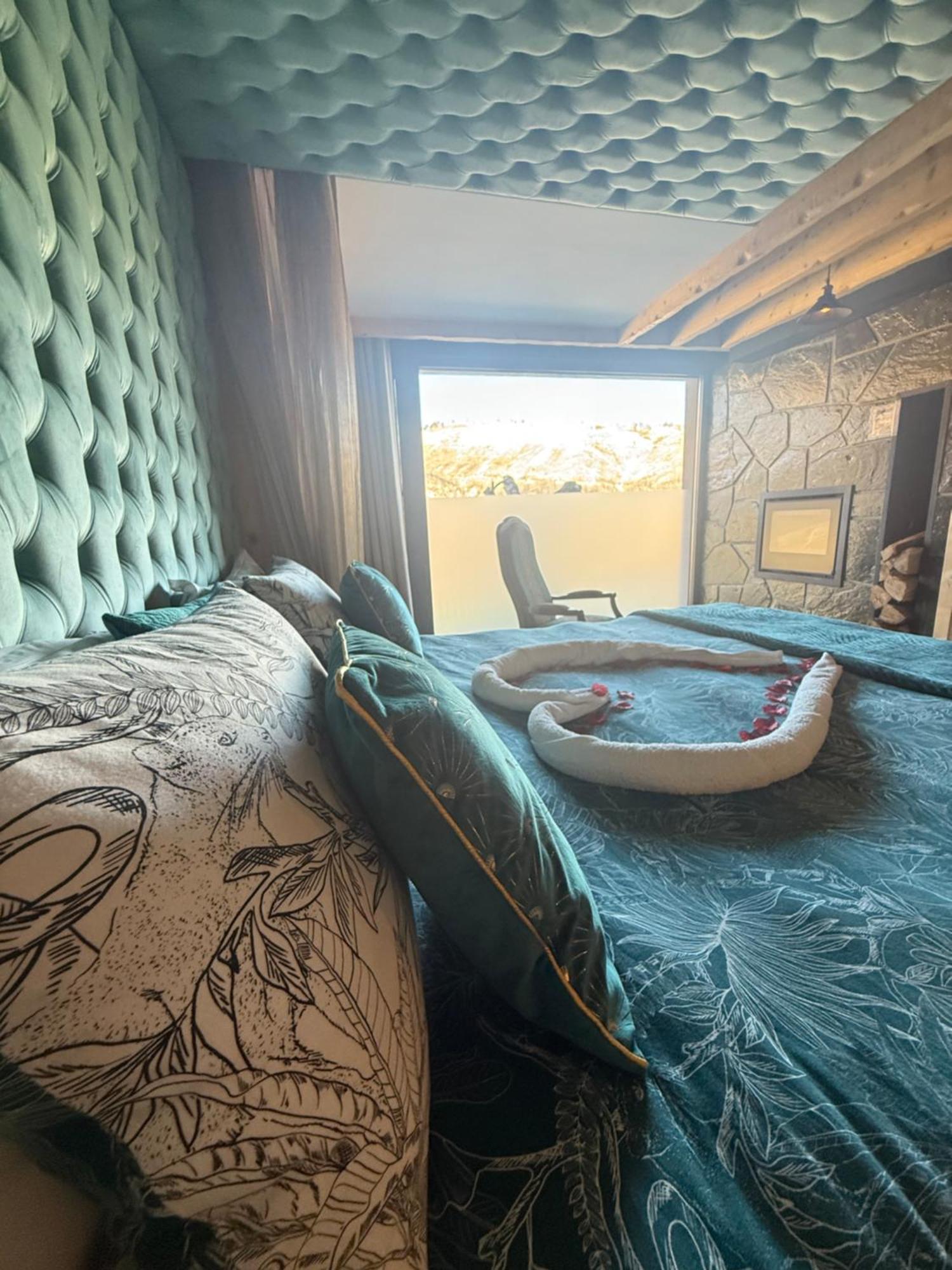 Deluxe Suite Spa Bath