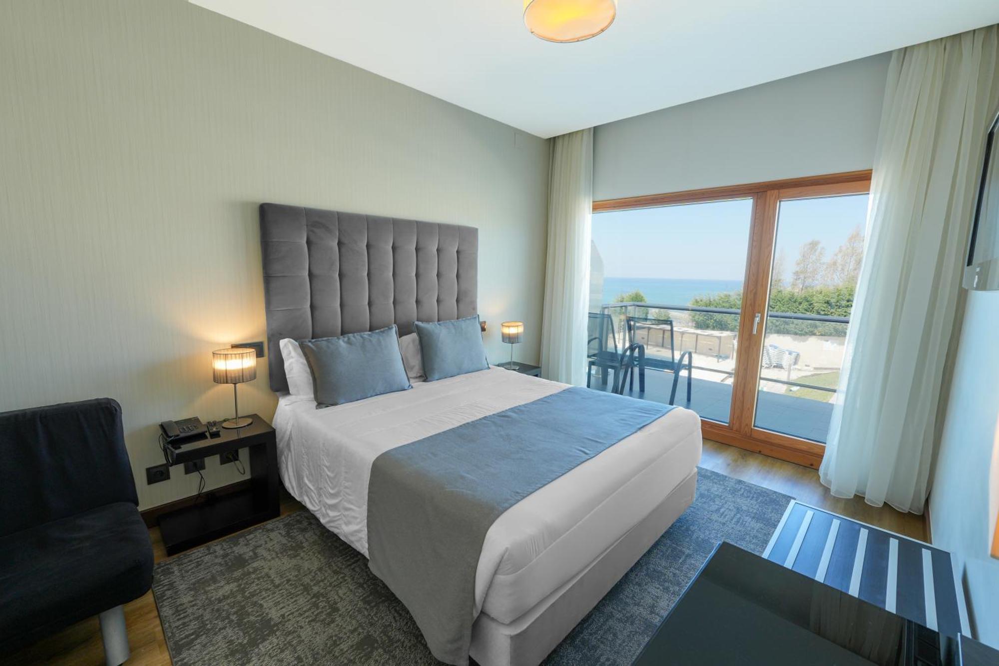 Double or Twin Room Sea View