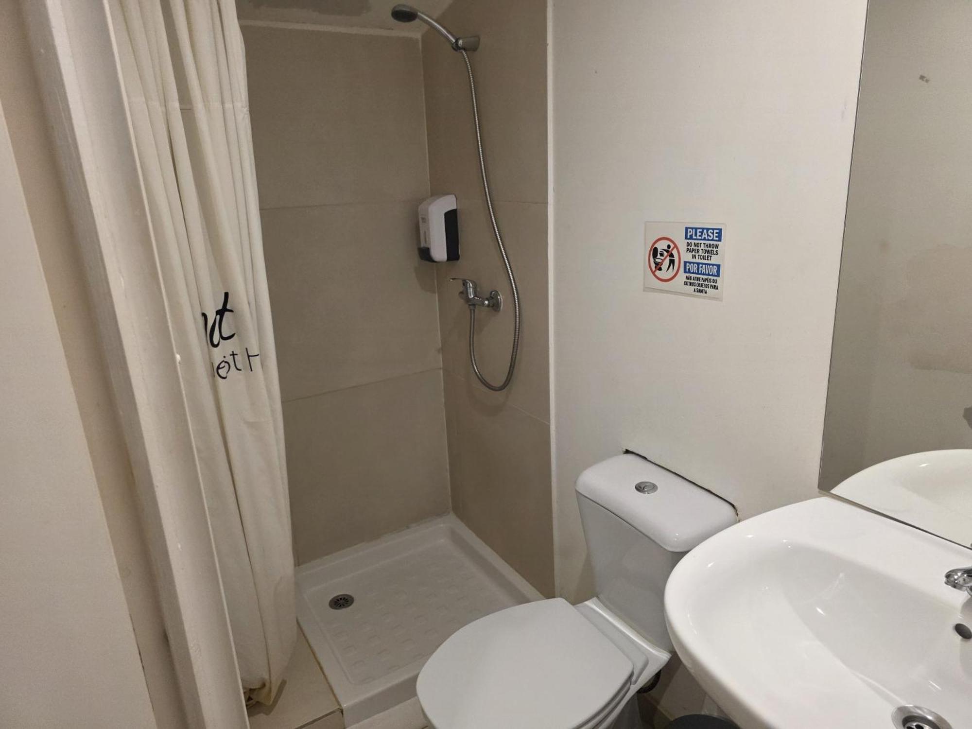 Twin Room Shower