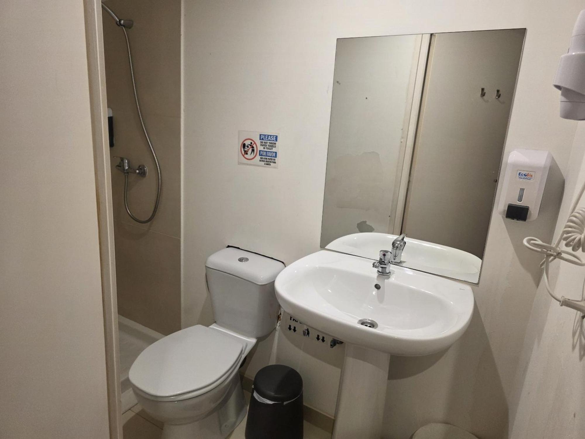 Twin Room Shower