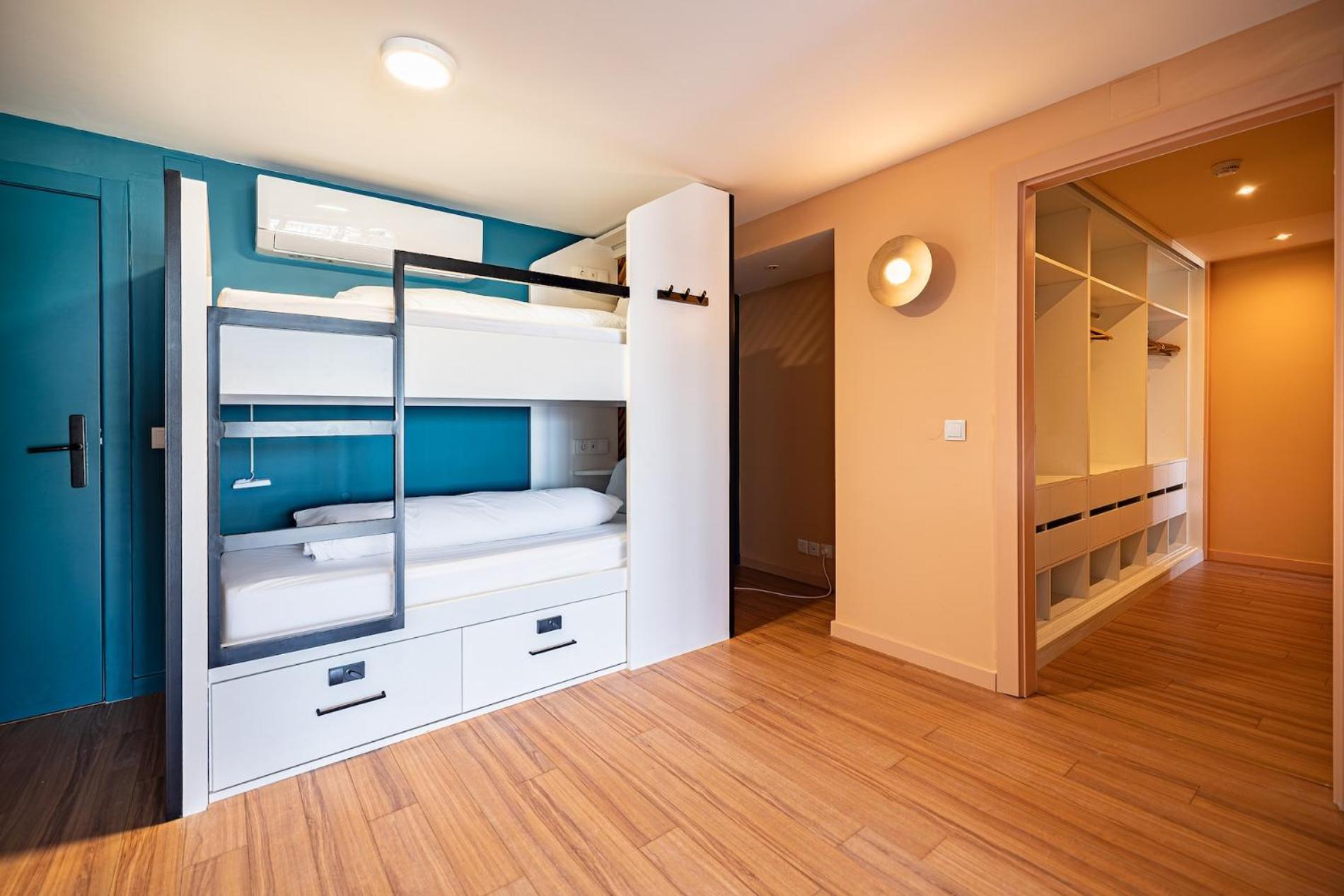 Bed 10-Bed Female Dormitory Room