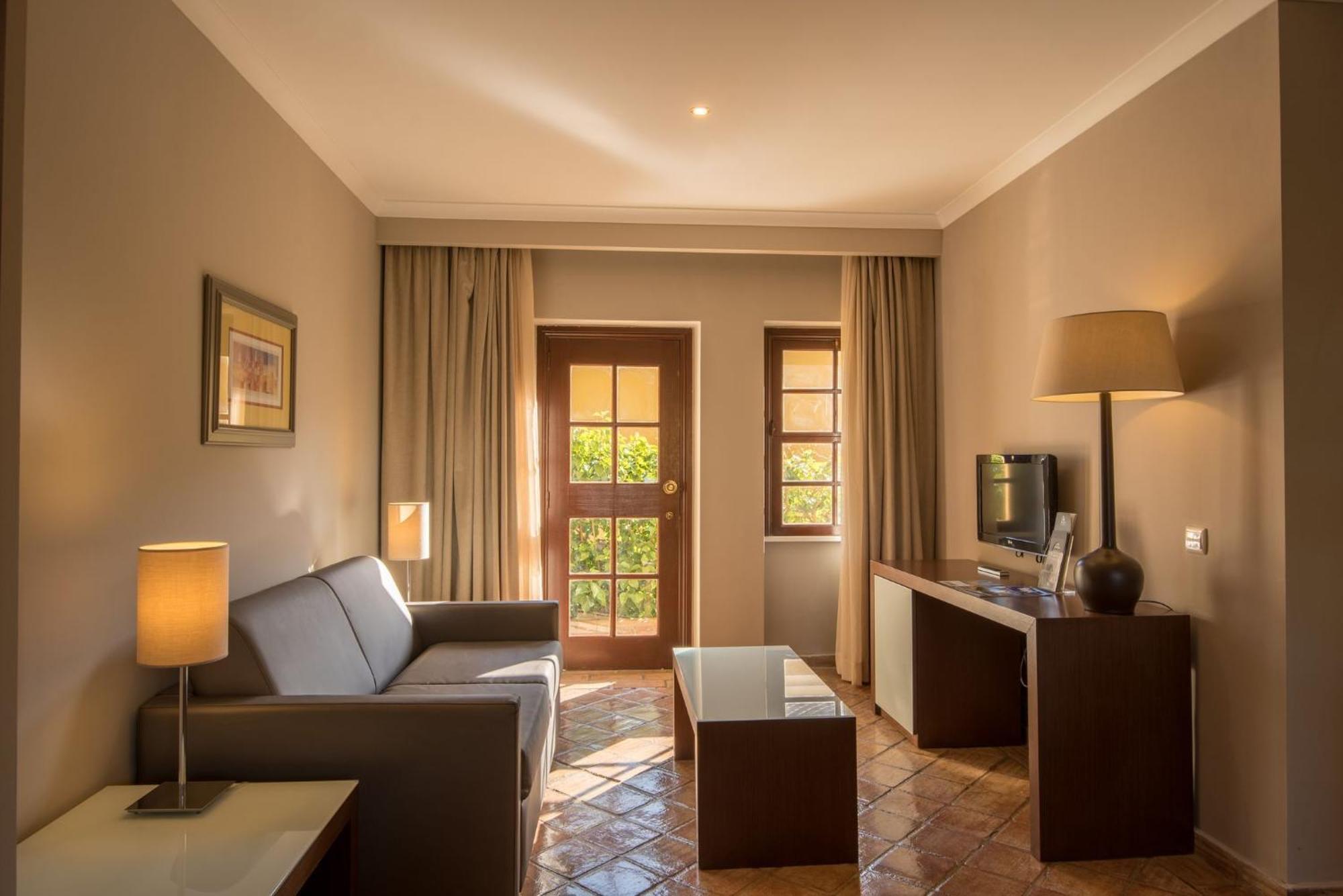 Family Suite (2 Adults + 2 Children)