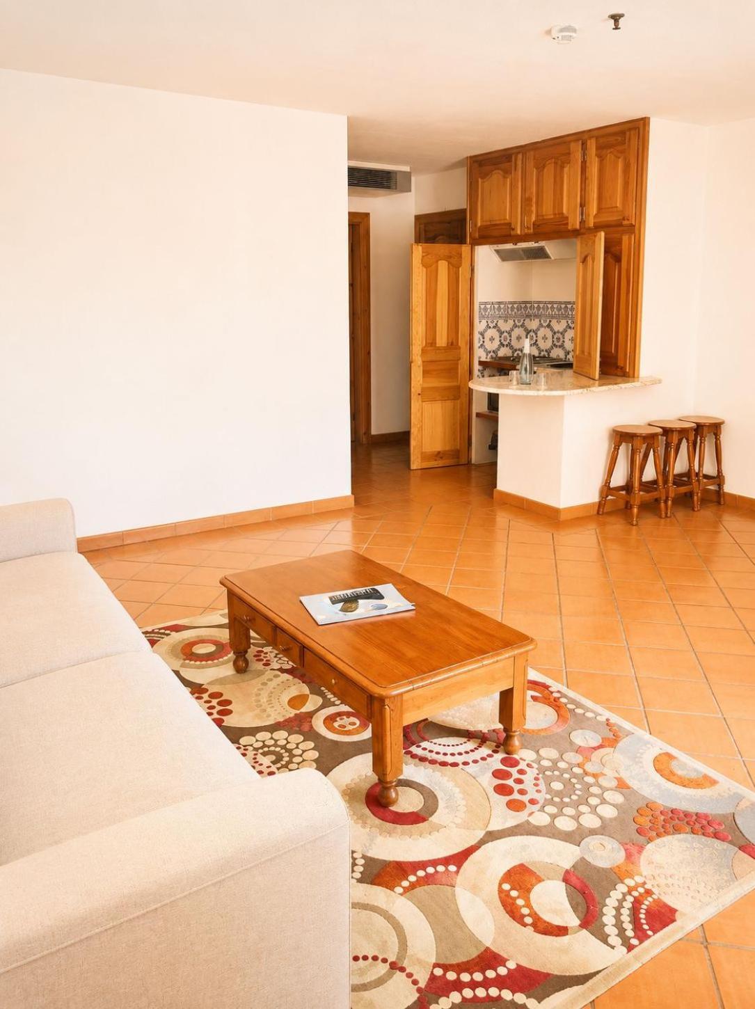 Suite Familiar (2 adultos + 2 niños menores de 11 años)