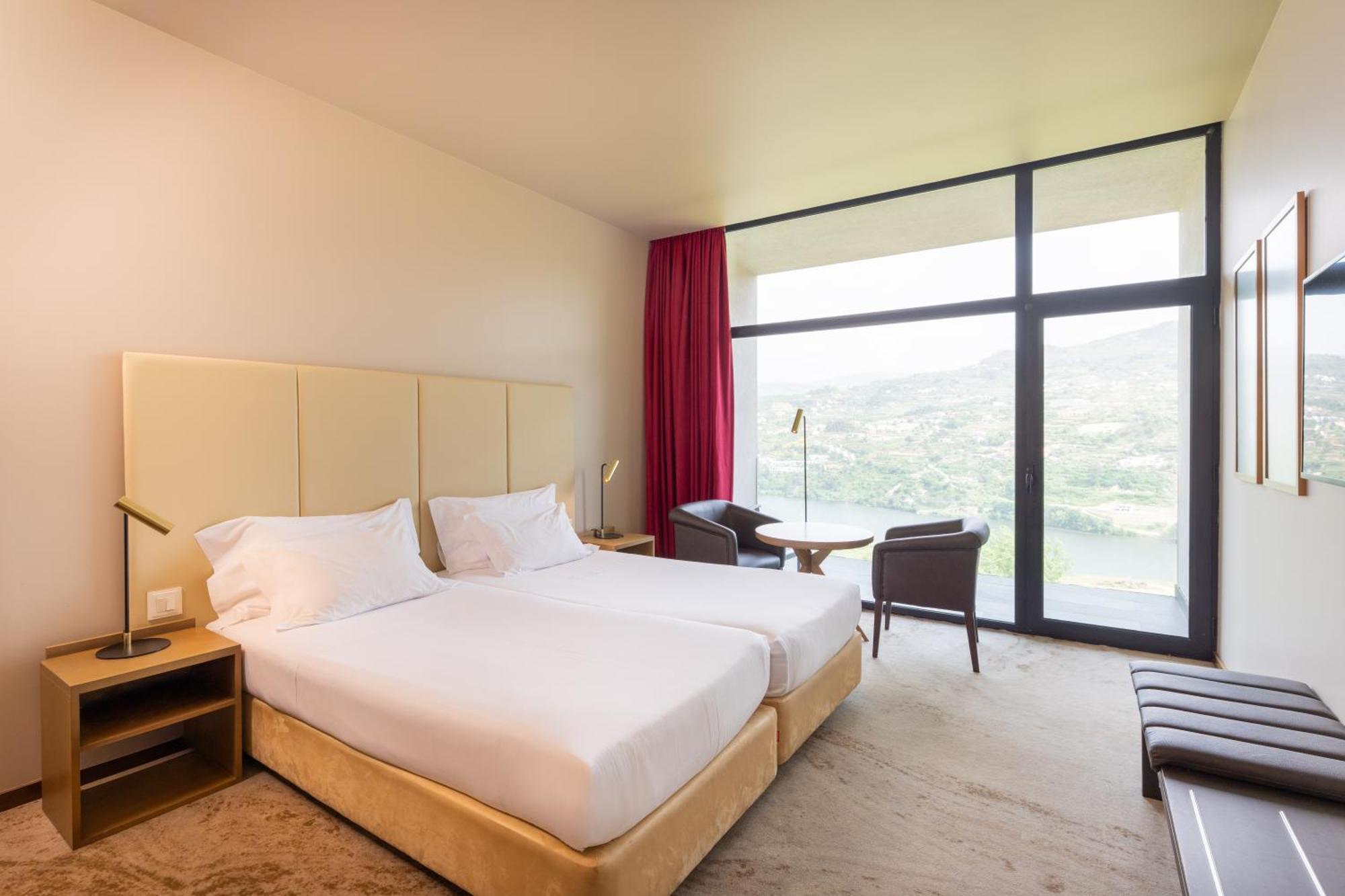 Zweibettzimmer mit Blick auf den Fluss