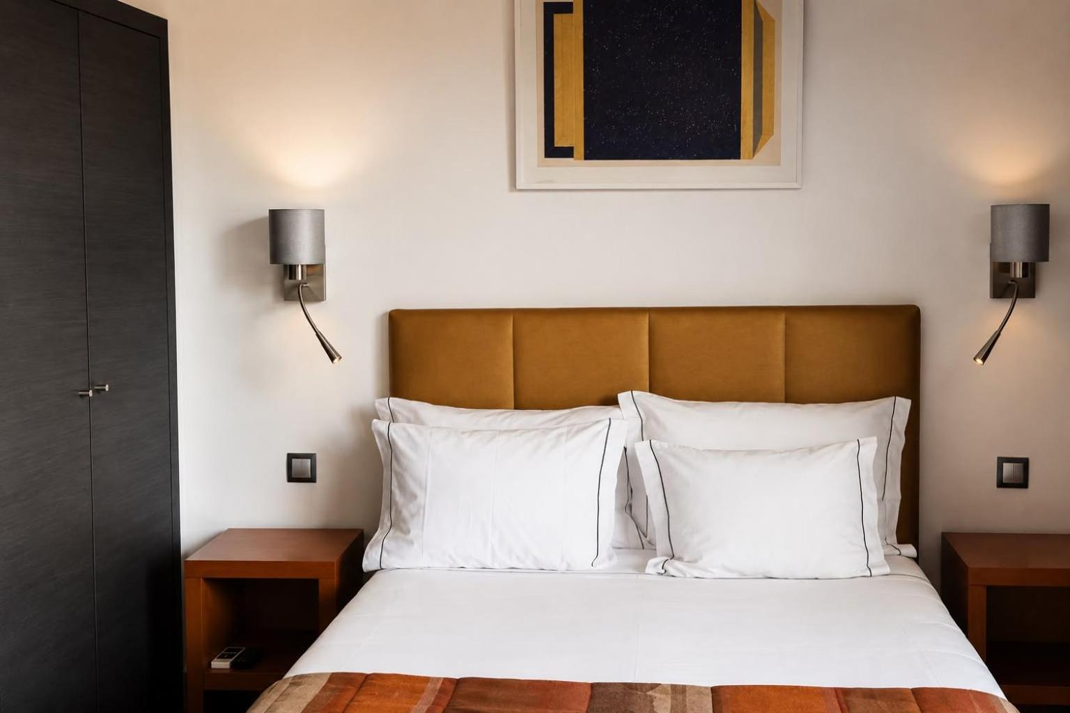 Doppelzimmer mit Blick auf den Tennisplatz